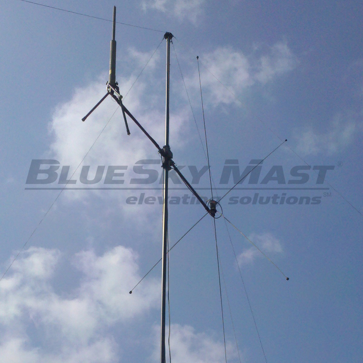 BlueSky Mast with tactical radio and wireless data payload, Tactical Communications