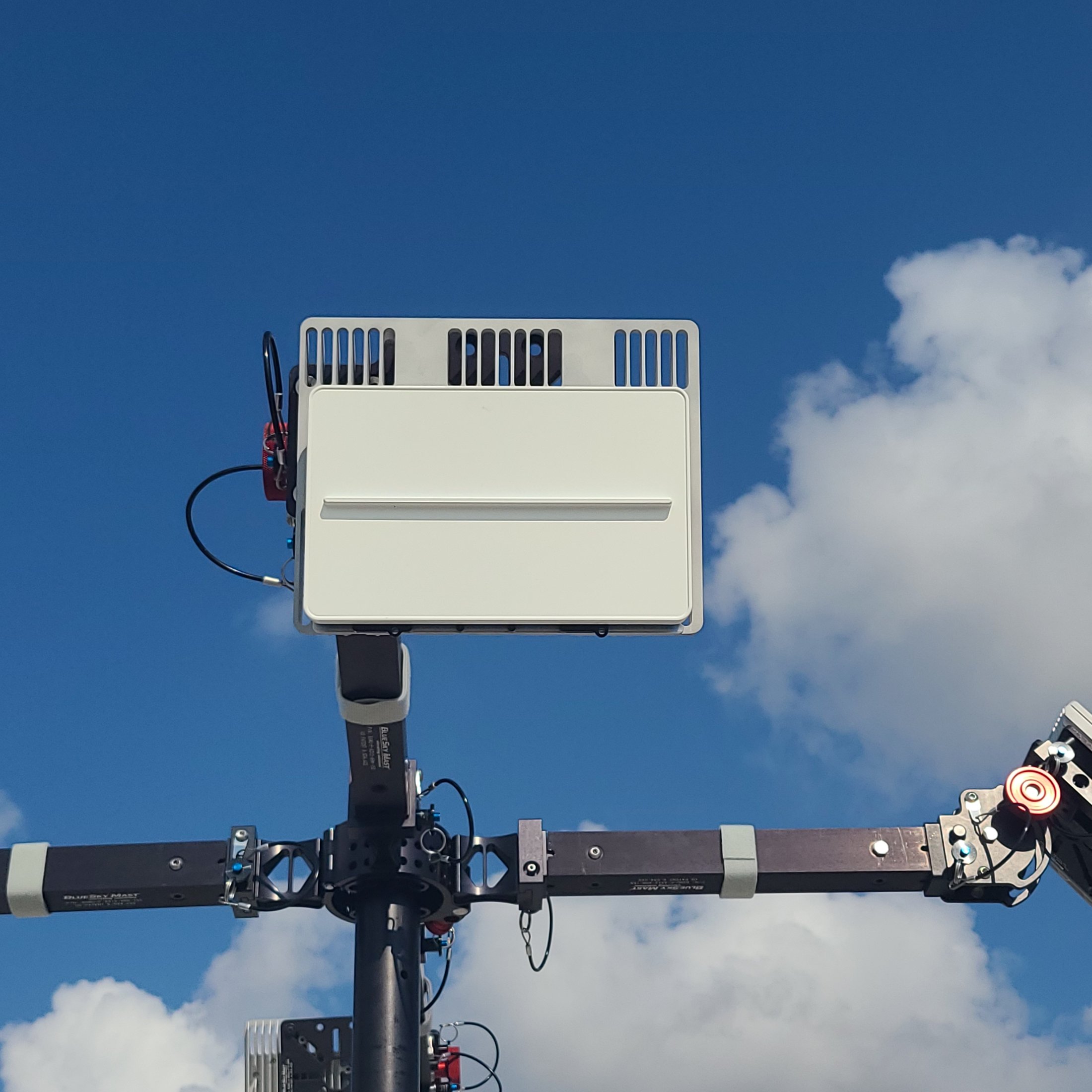 BlueSky Mast with four-radar sensing configuration on side-arm kits, ISR & Sensing