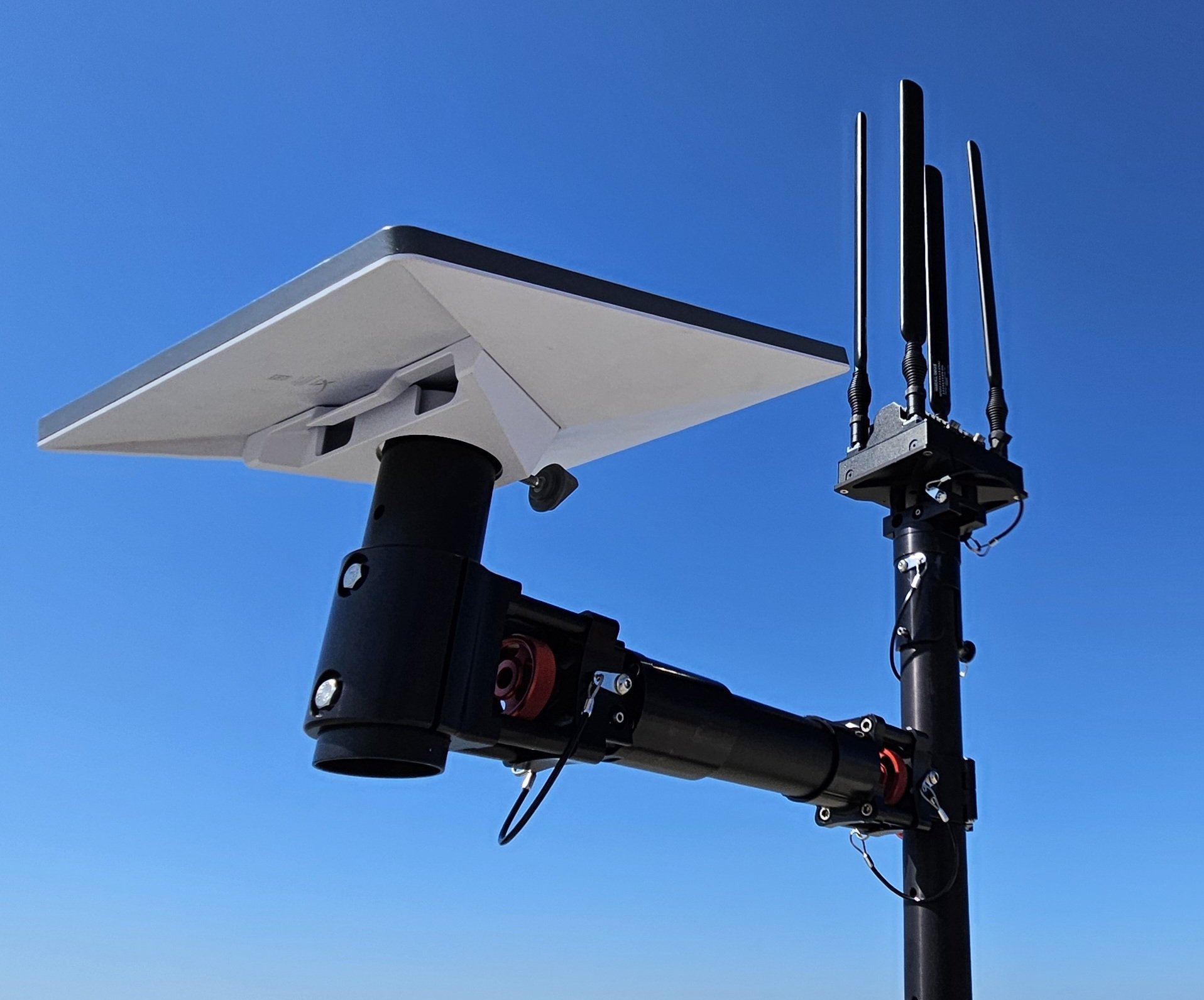 BlueSky Mast with tactical radio and wireless data payload, Tactical Communications