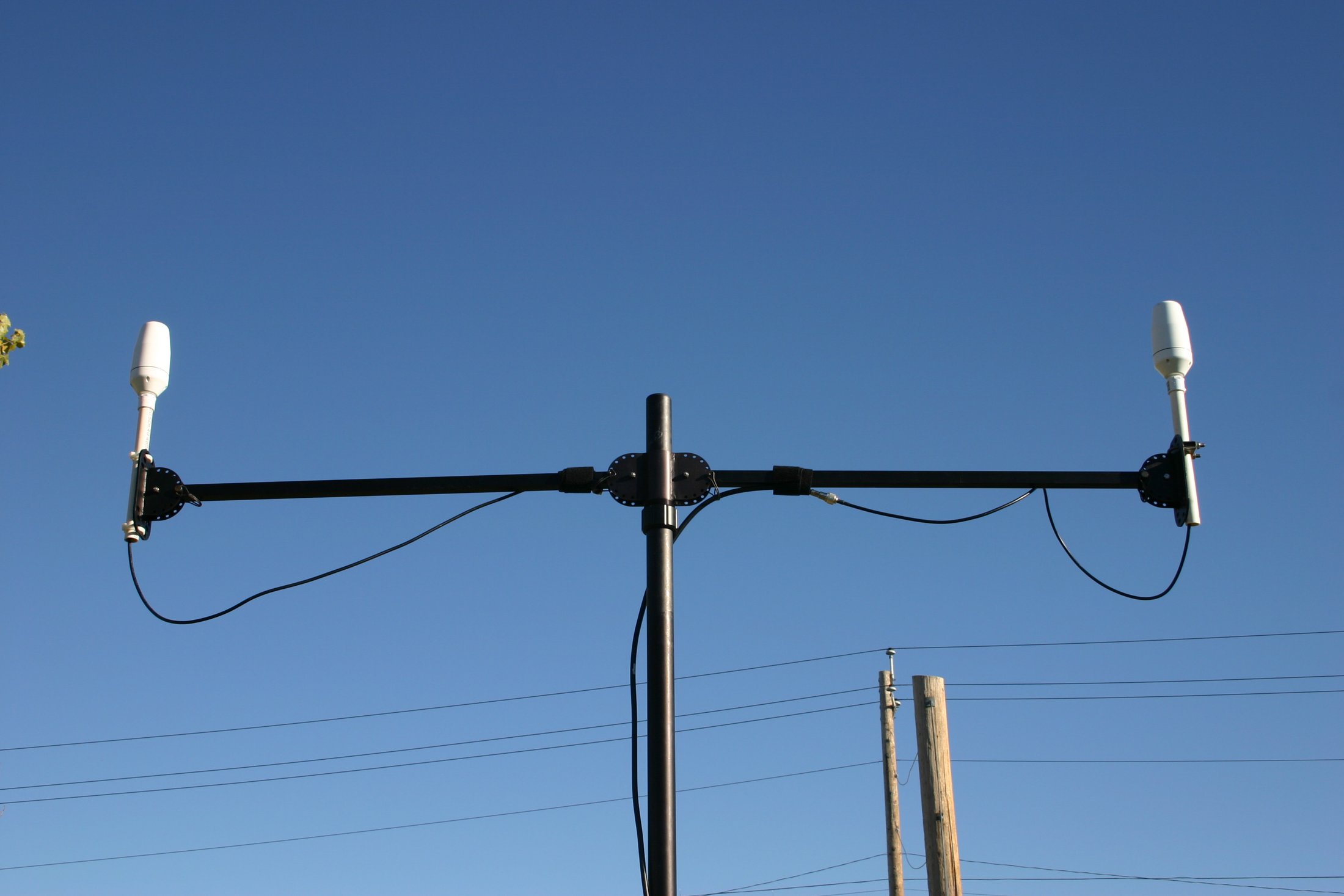 BlueSky Mast with tactical radio and wireless data payload, Tactical Communications