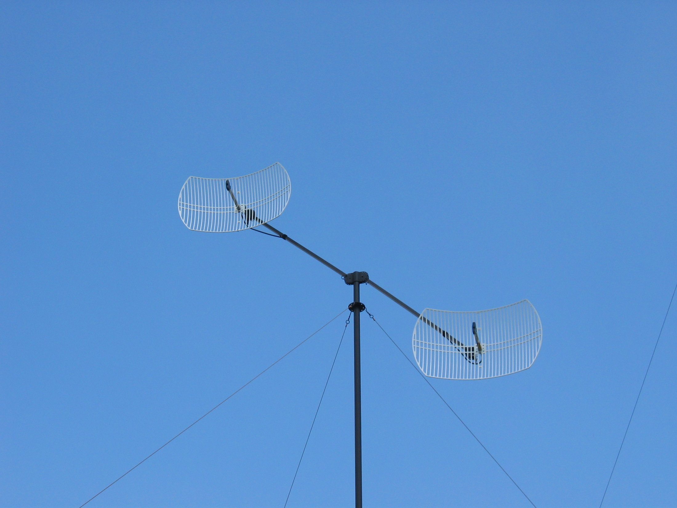 BlueSky Mast with tactical radio and wireless data payload, Tactical Communications