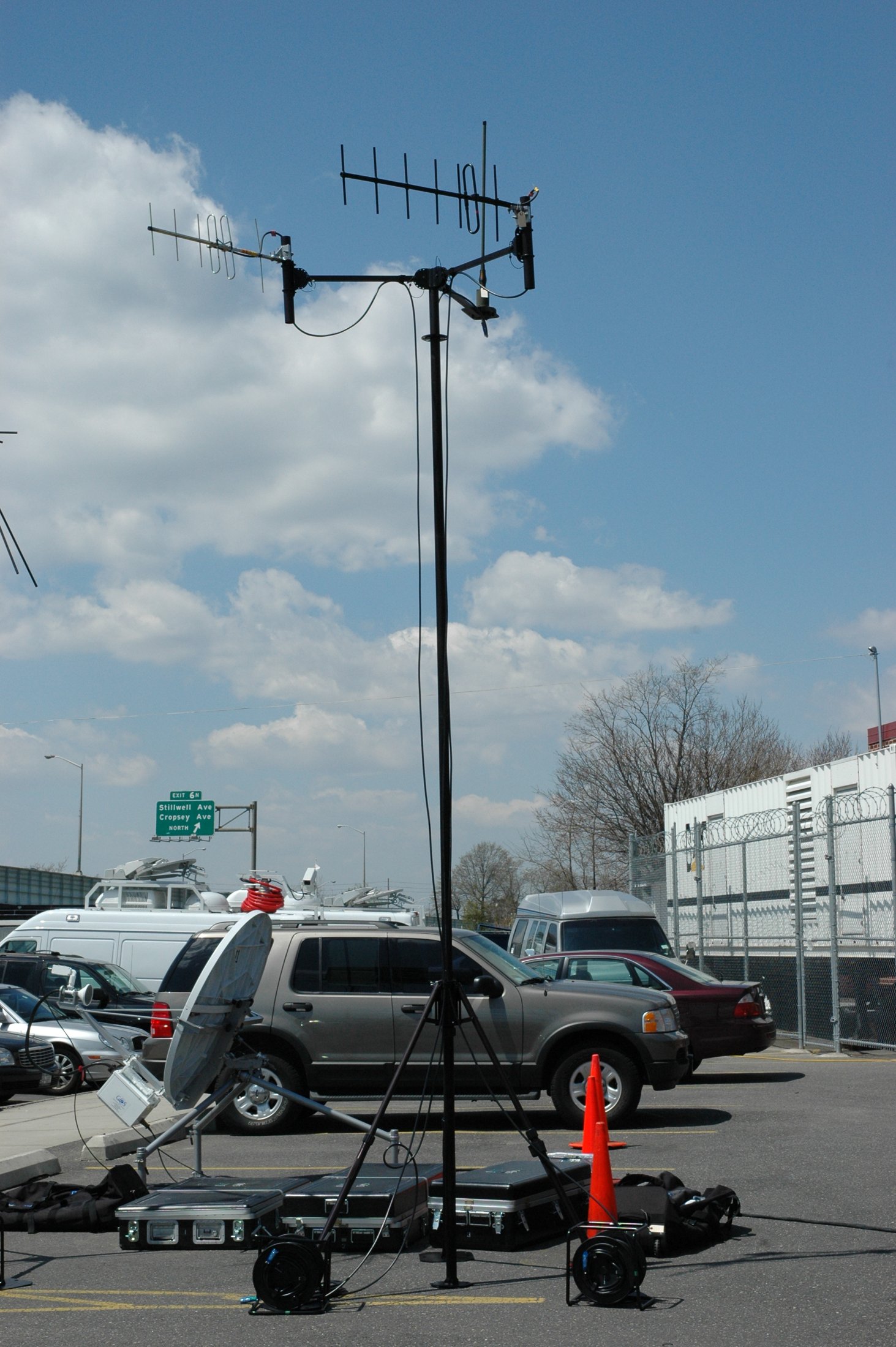 BlueSky Mast with tactical radio and wireless data payload, Tactical Communications
