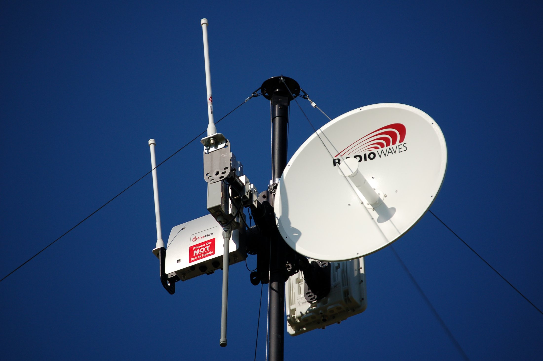 BlueSky Mast with tactical radio and wireless data payload, Tactical Communications