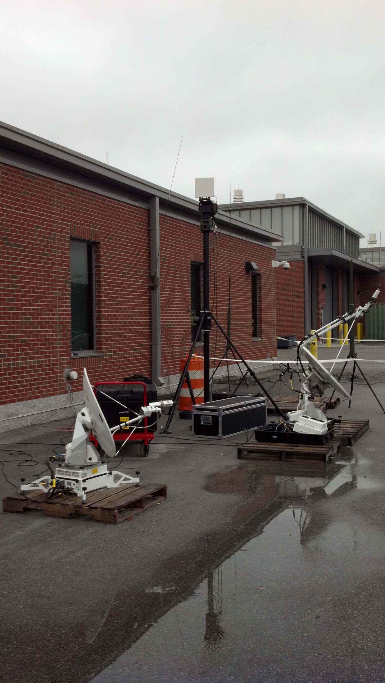 BlueSky Mast with tactical radio and wireless data payload, Tactical Communications