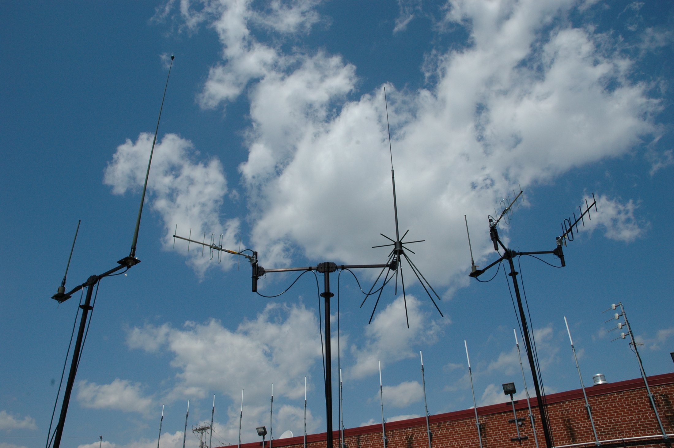 BlueSky Mast with tactical radio and wireless data payload, Tactical Communications