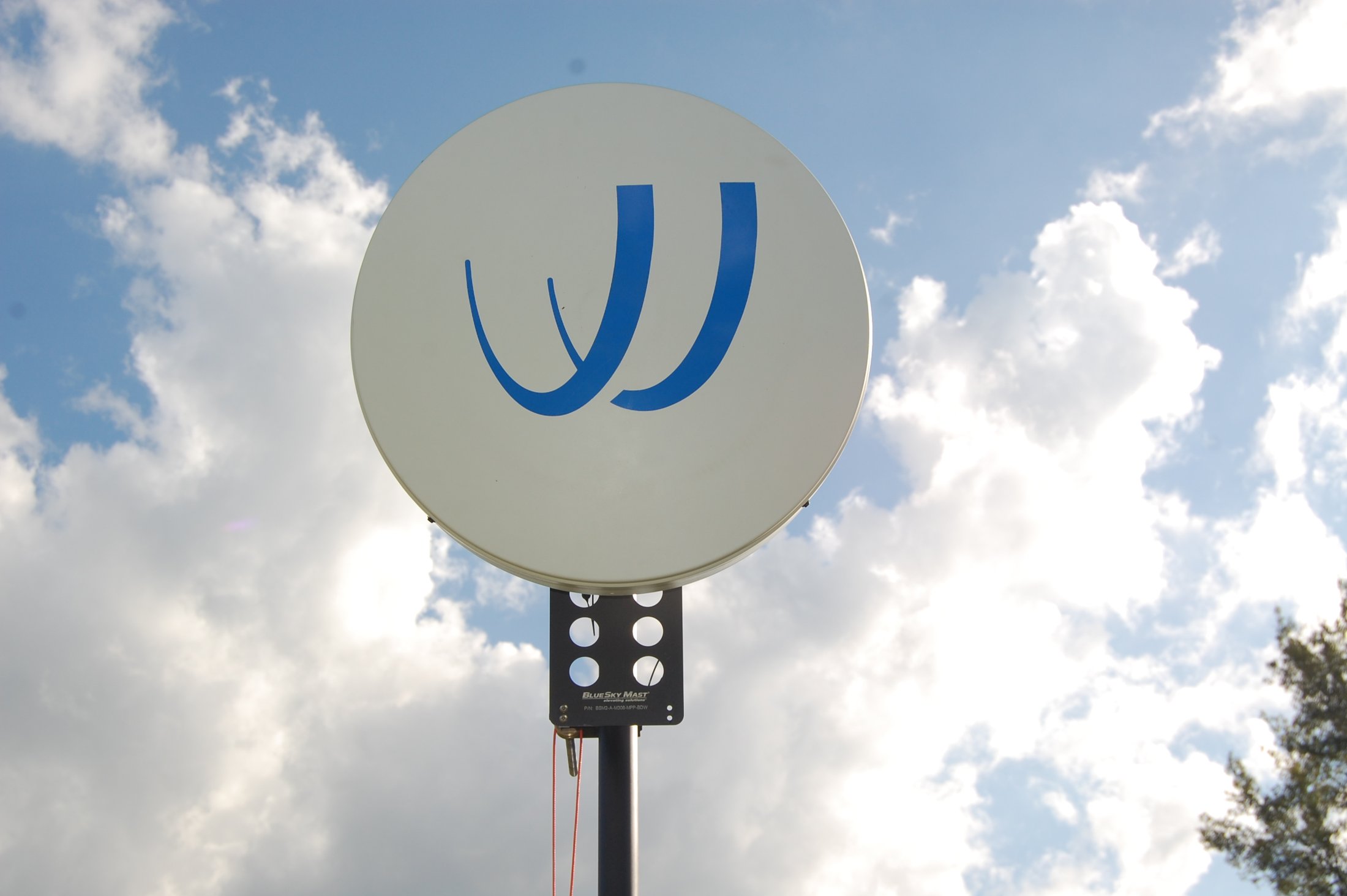 BlueSky Mast with tactical radio and wireless data payload, Tactical Communications
