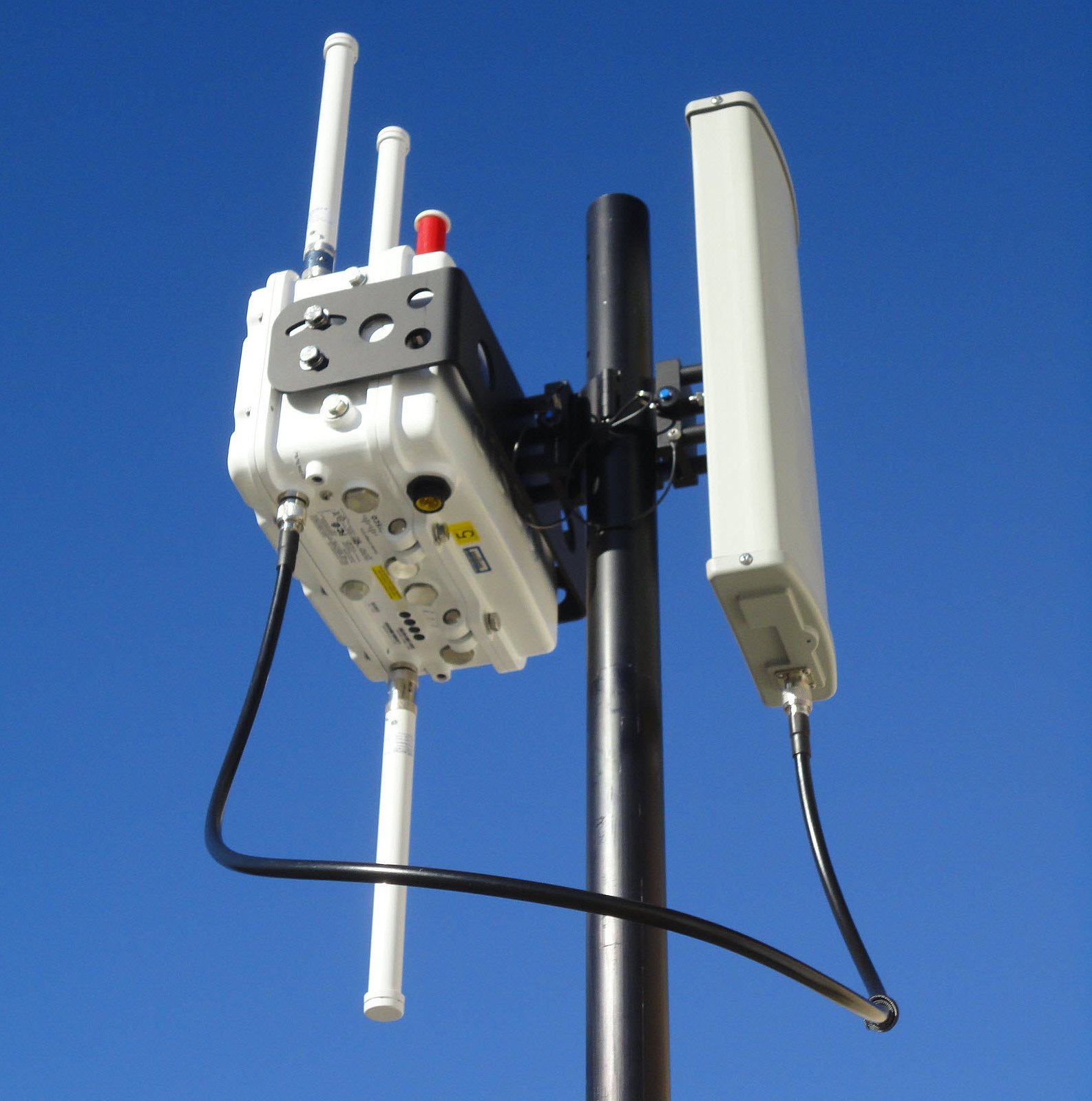 BlueSky Mast with tactical radio and wireless data payload, Tactical Communications