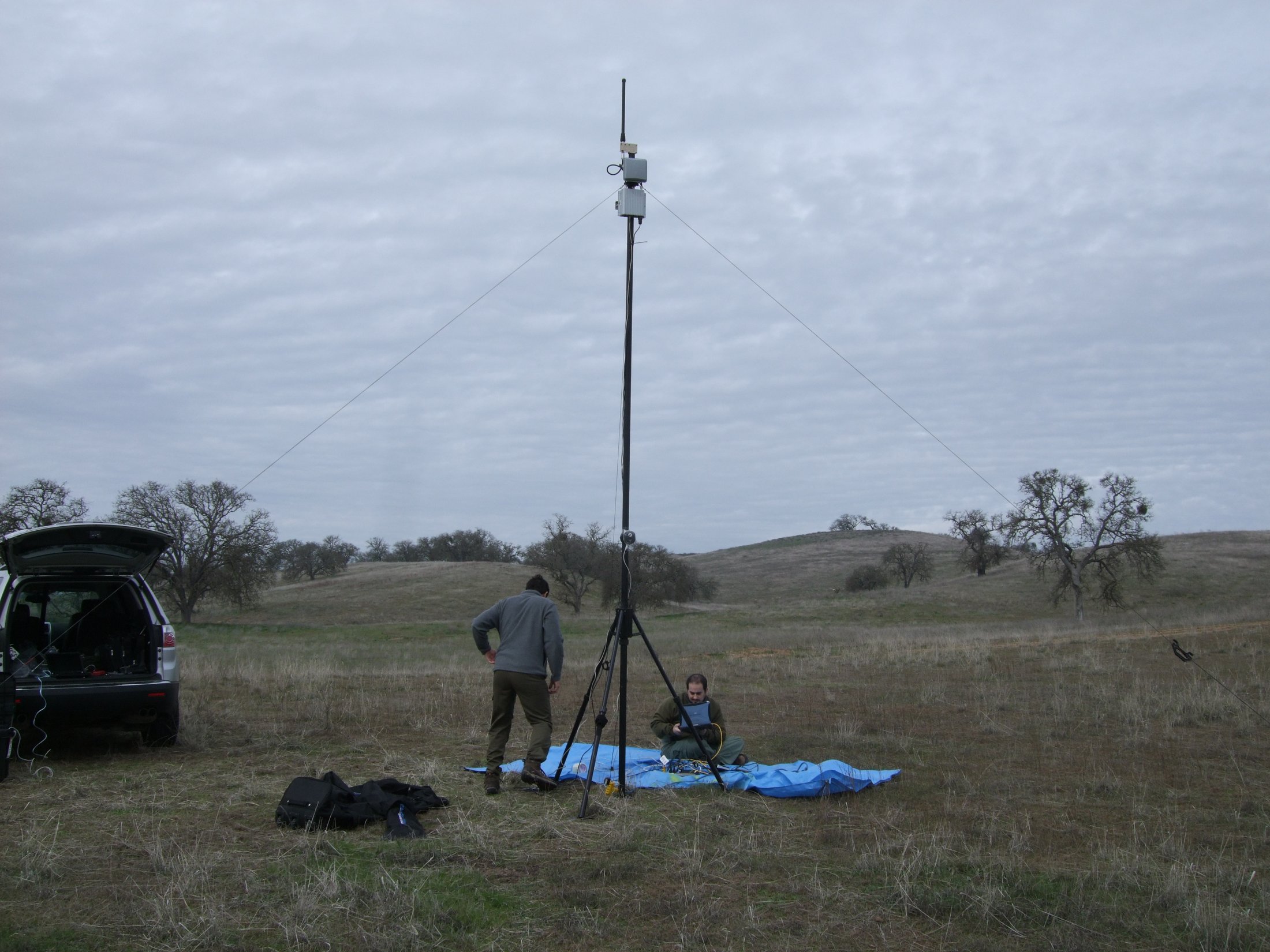 BlueSky Mast with tactical radio and wireless data payload, Tactical Communications