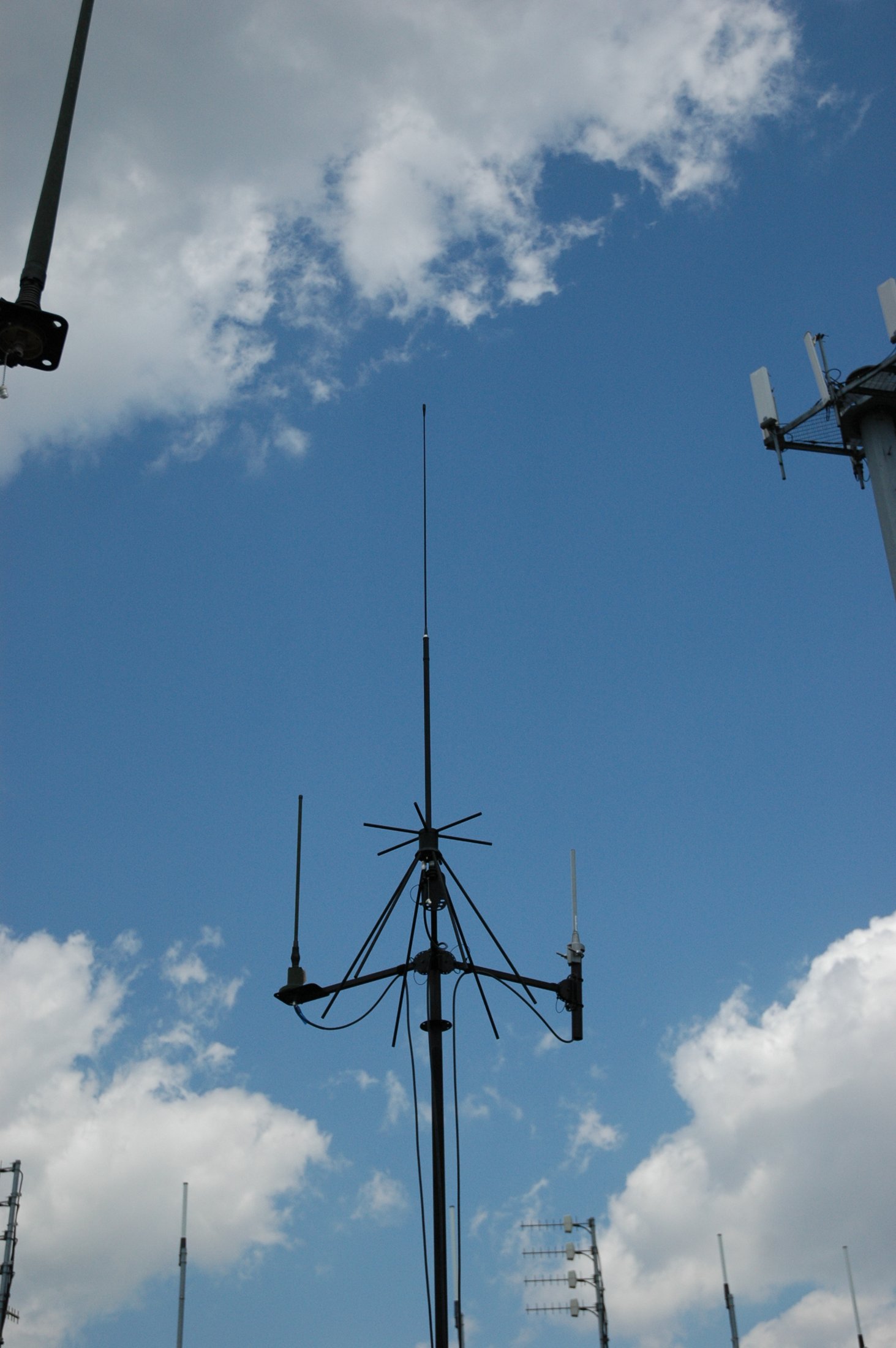 BlueSky Mast with tactical radio and wireless data payload, Tactical Communications