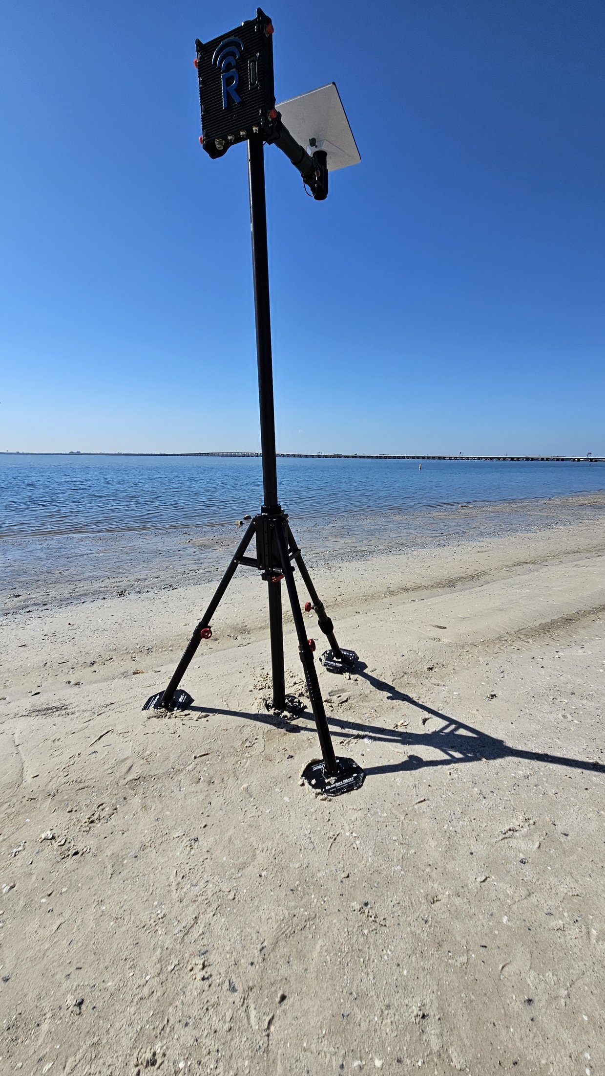 BlueSky Mast with tactical radio and wireless data payload, Tactical Communications