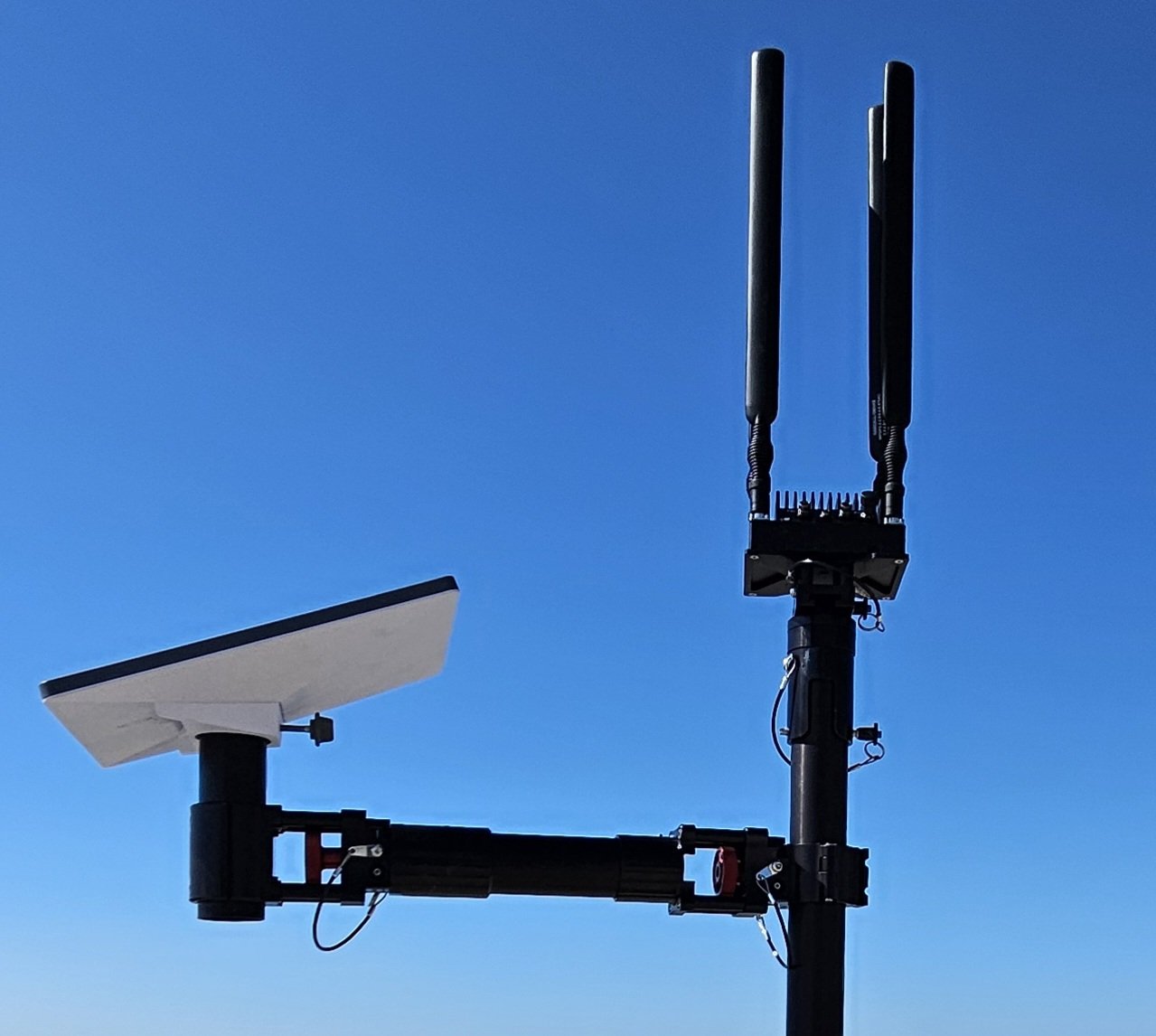 BlueSky Mast with tactical radio and wireless data payload, Tactical Communications