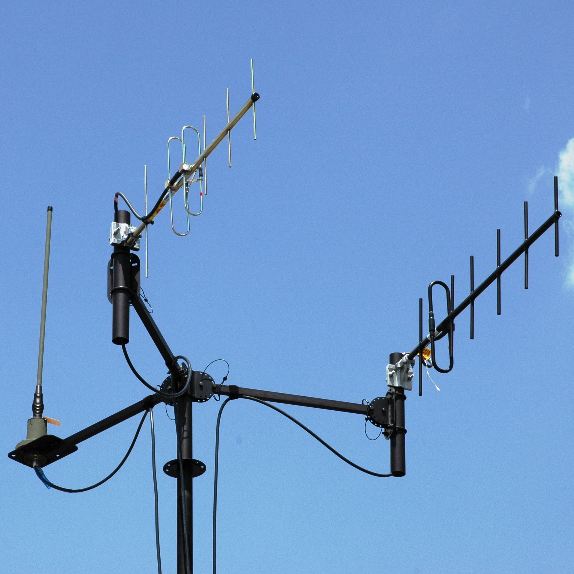 BlueSky Mast with tactical radio and wireless data payload, Tactical Communications