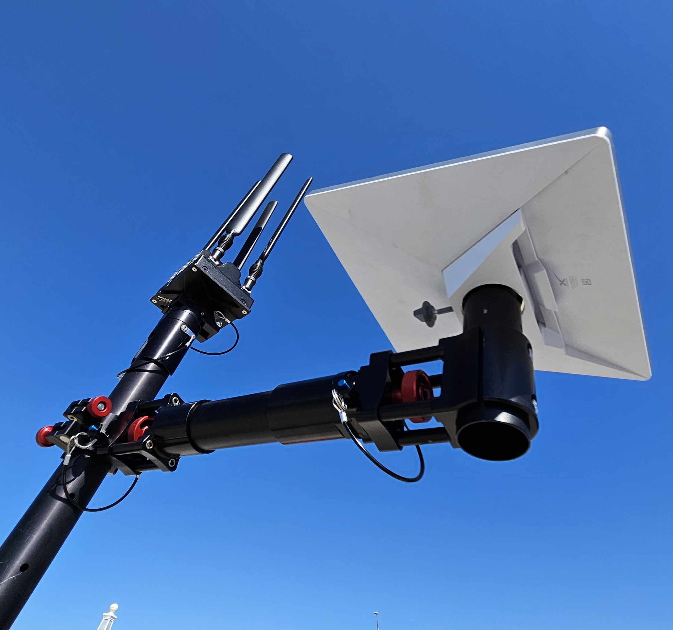 BlueSky Mast with tactical radio and wireless data payload, Tactical Communications