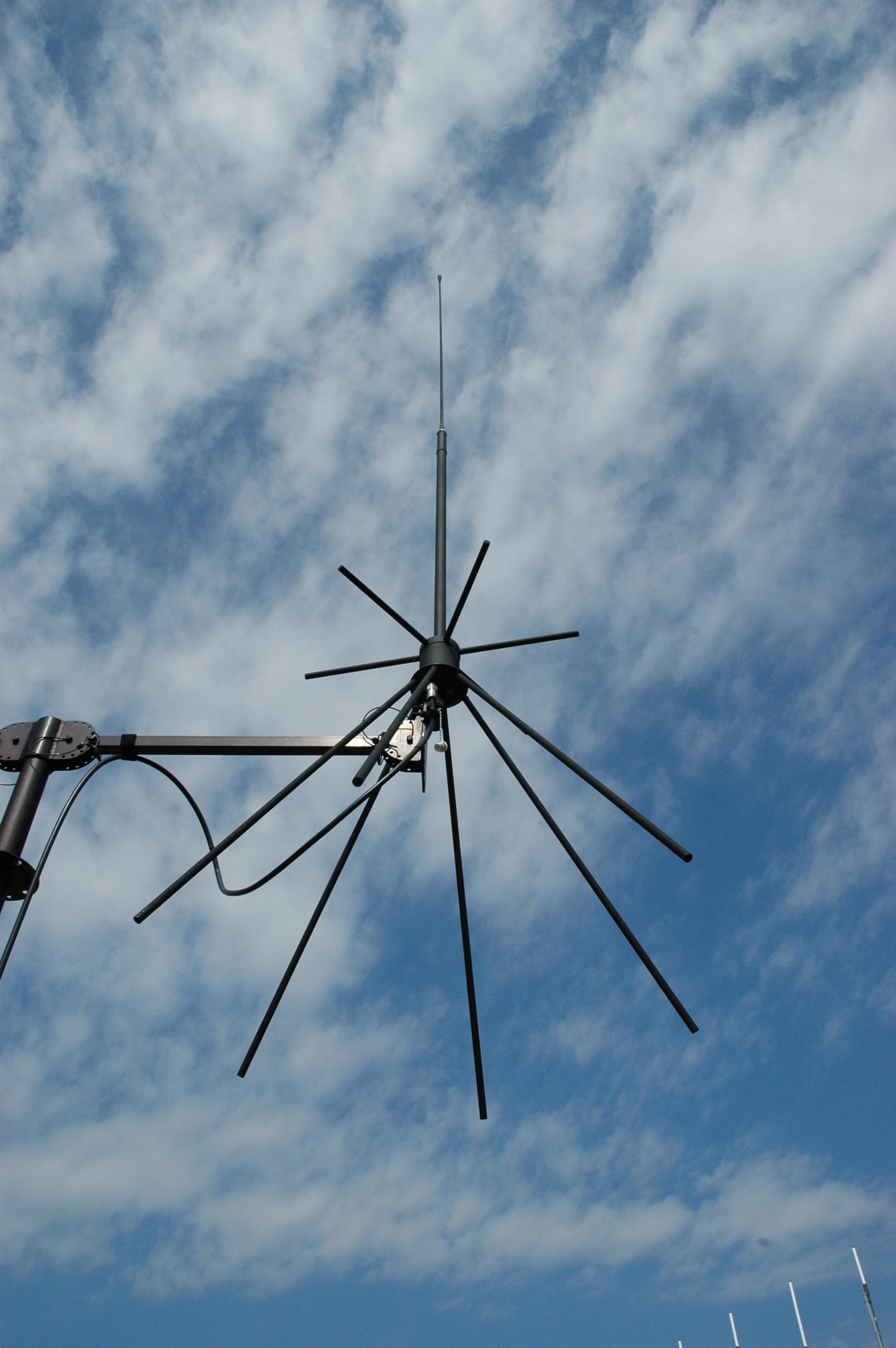 BlueSky Mast with tactical radio and wireless data payload, Tactical Communications