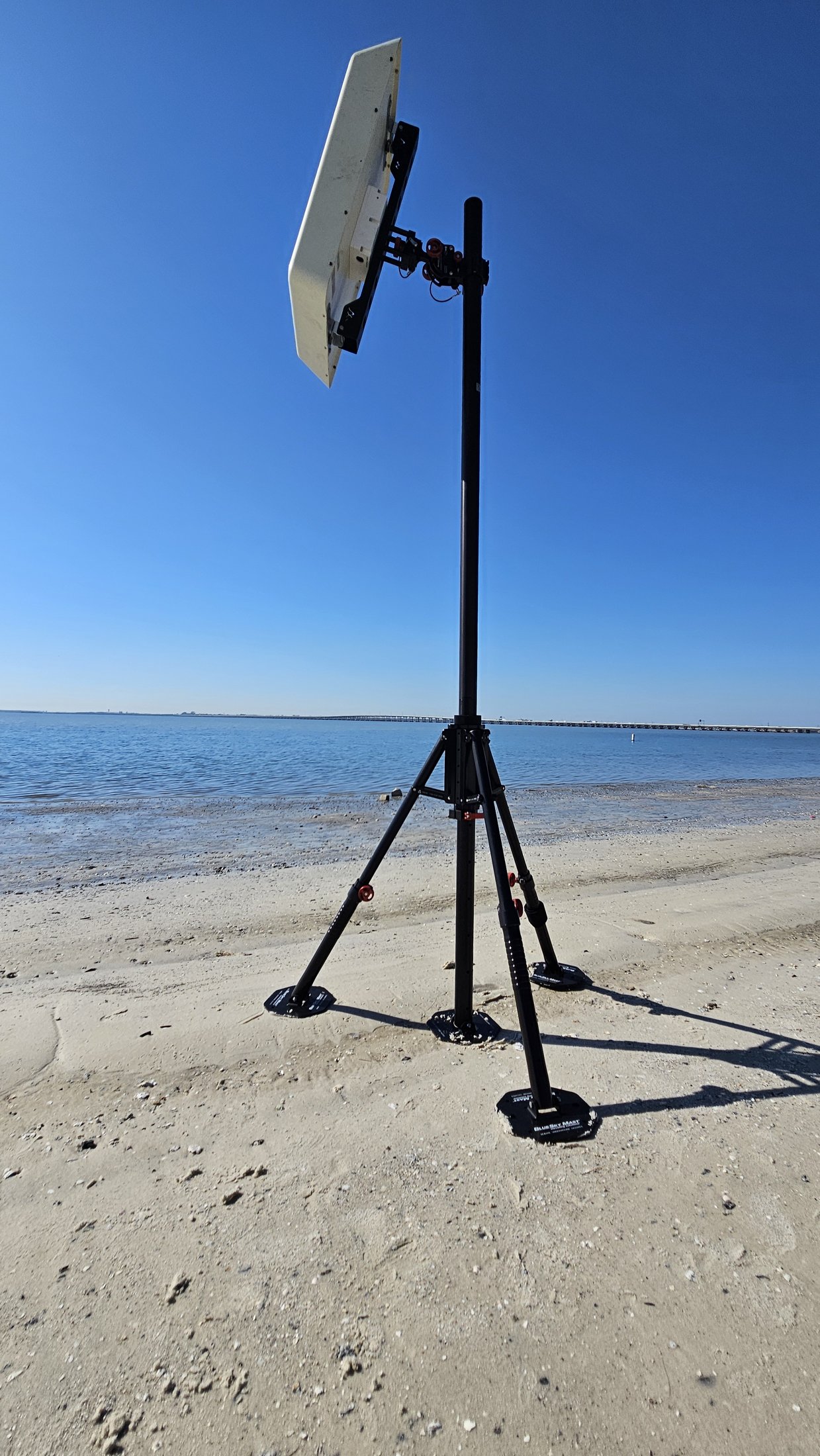 BlueSky Mast with tactical radio and wireless data payload, Tactical Communications