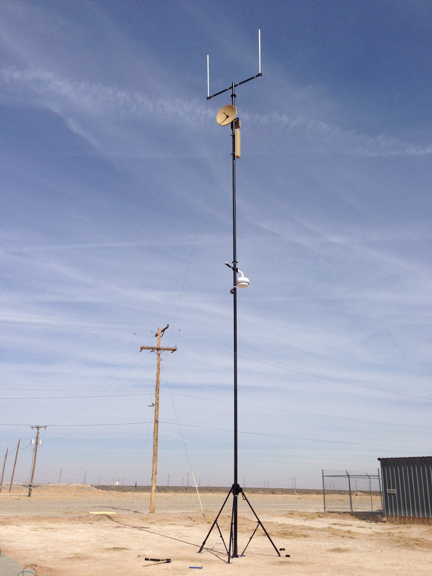 BlueSky Mast with tactical radio and wireless data payload, Tactical Communications