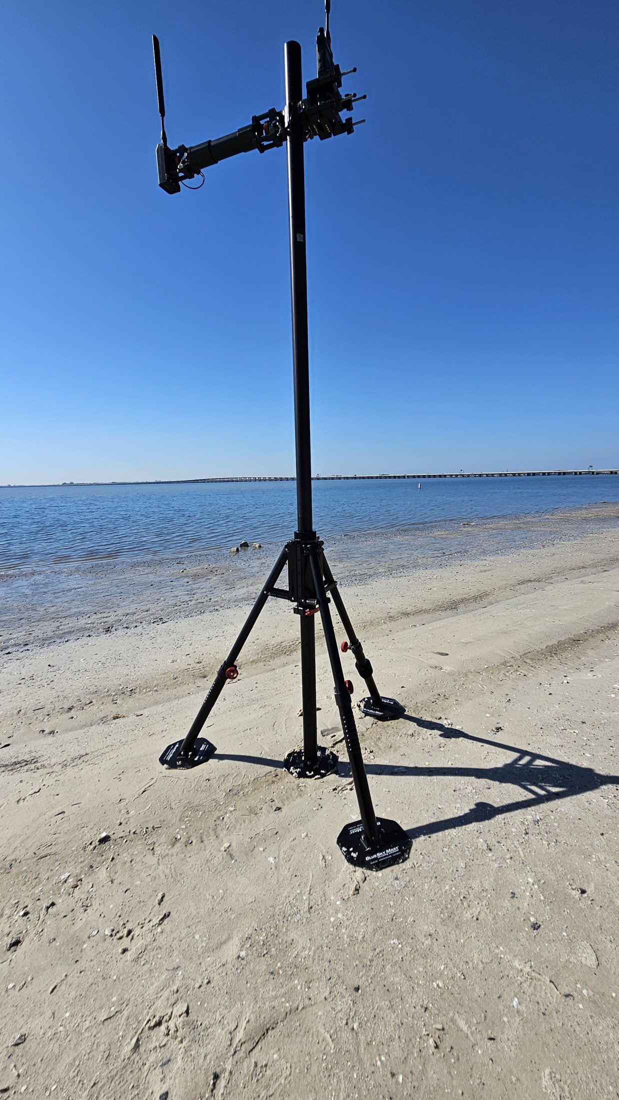 BlueSky Mast with tactical radio and wireless data payload, Tactical Communications
