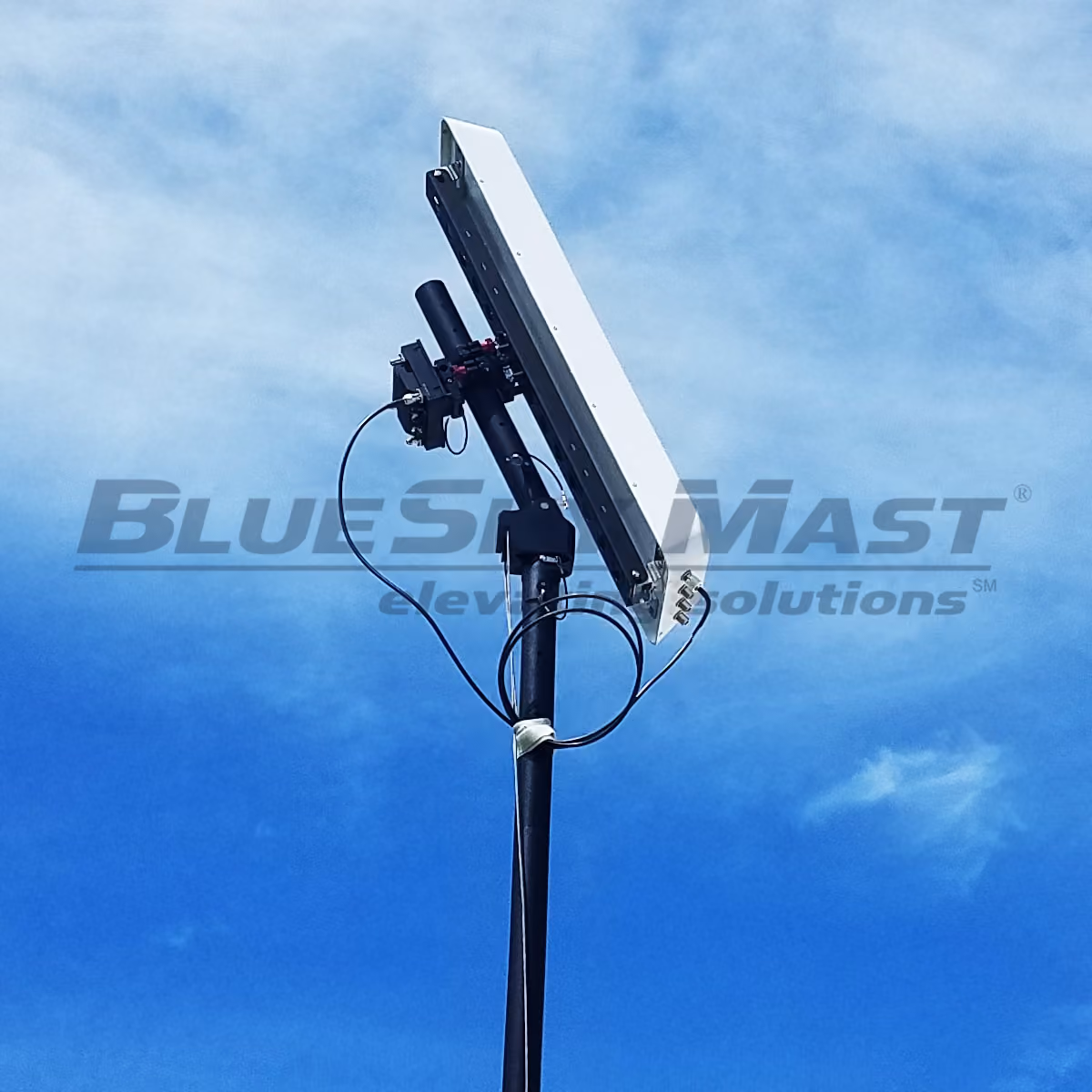 BlueSky Mast with partner payload, Tactical Comms