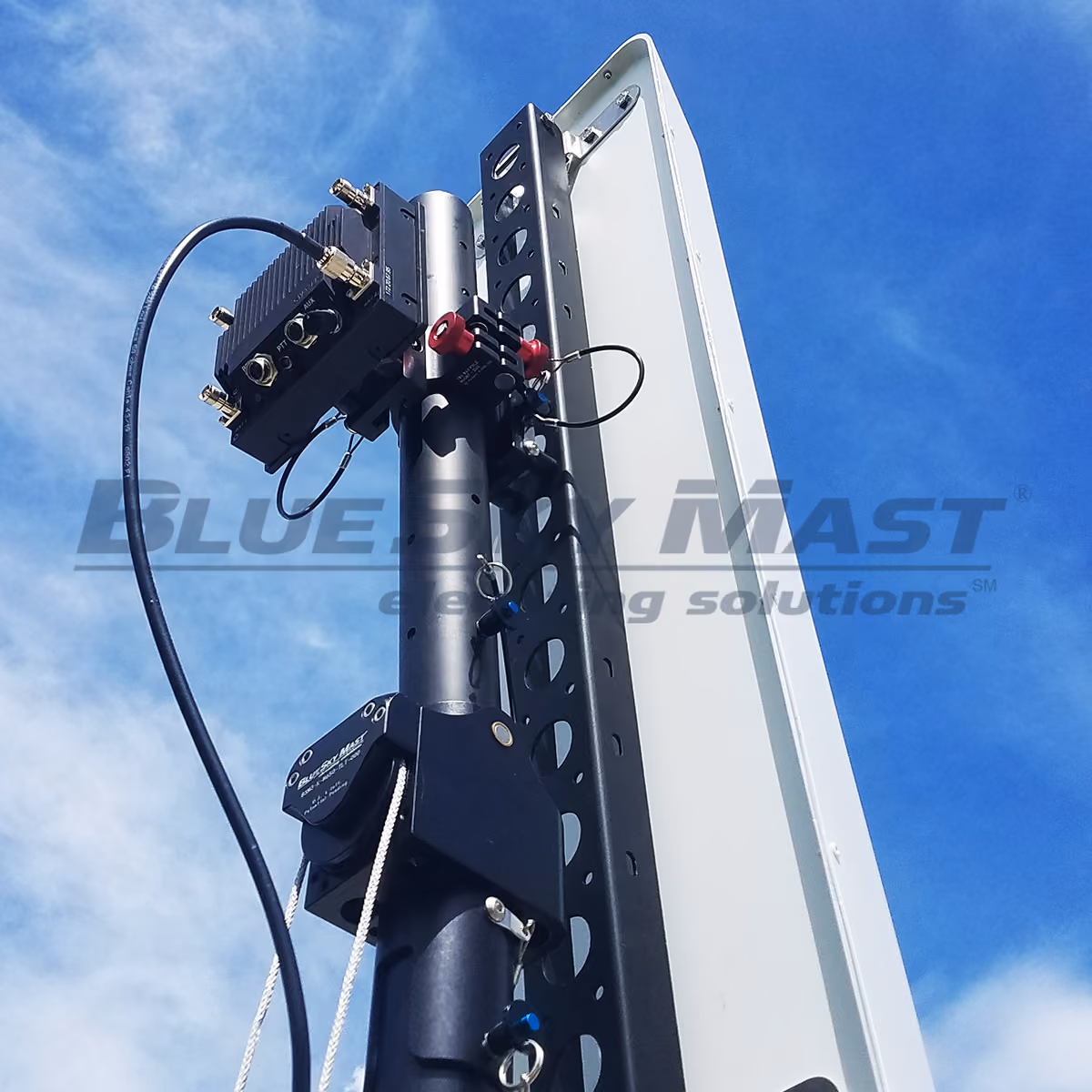 BlueSky Mast with partner payload, Tactical Comms