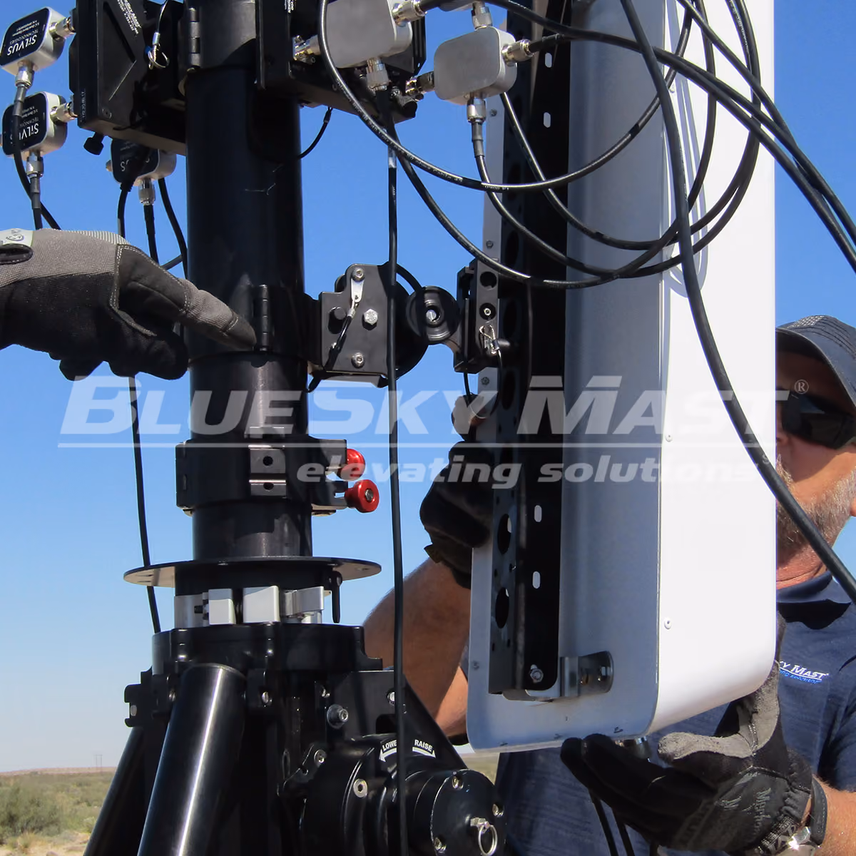 BlueSky Mast with partner payload, Tactical Comms