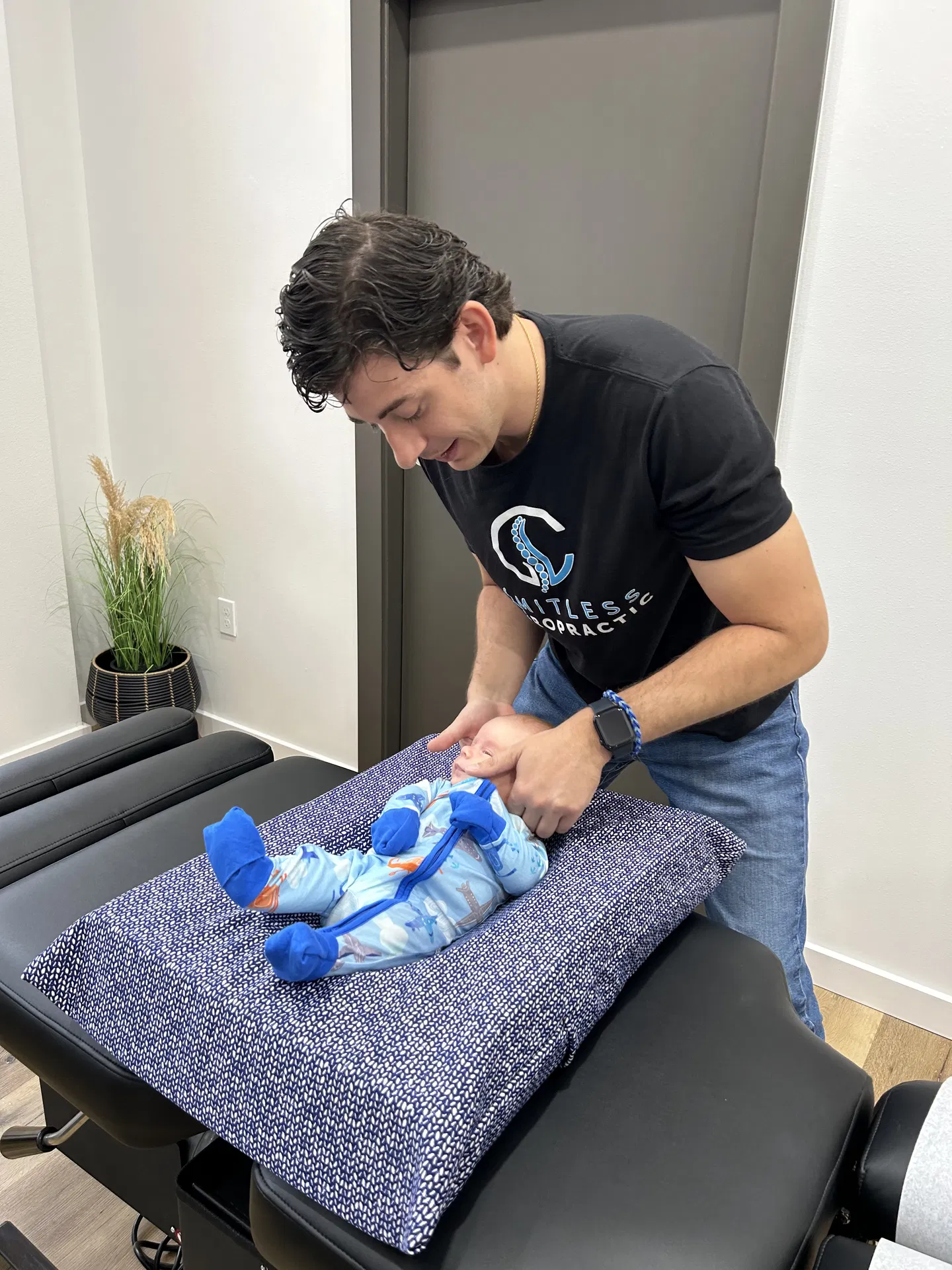 Dr. Thomas Bodin utilizing advanced chiropractic technology to assess nervous system function for a Mandeville resident.
