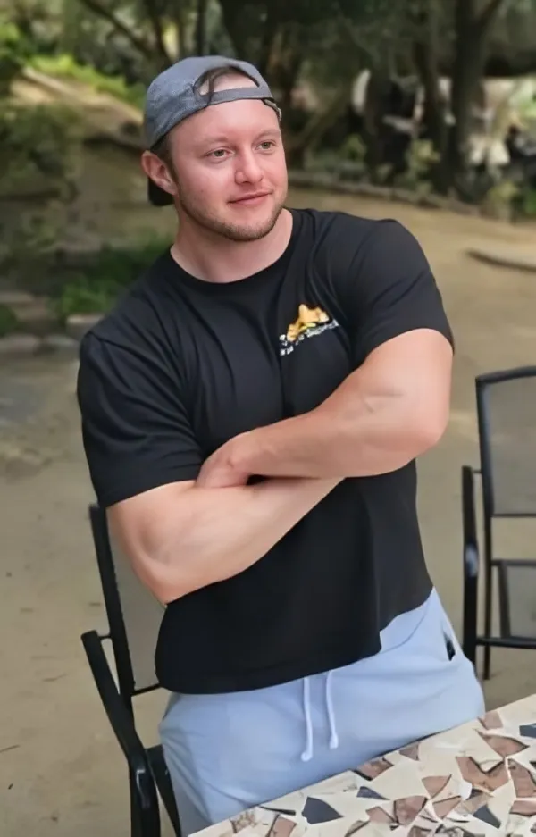 Tyler, Van'N Boozy wine tour host and Temecula local with five-star service