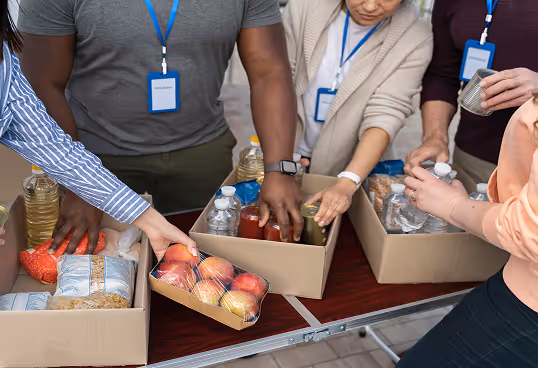 people doing food donation