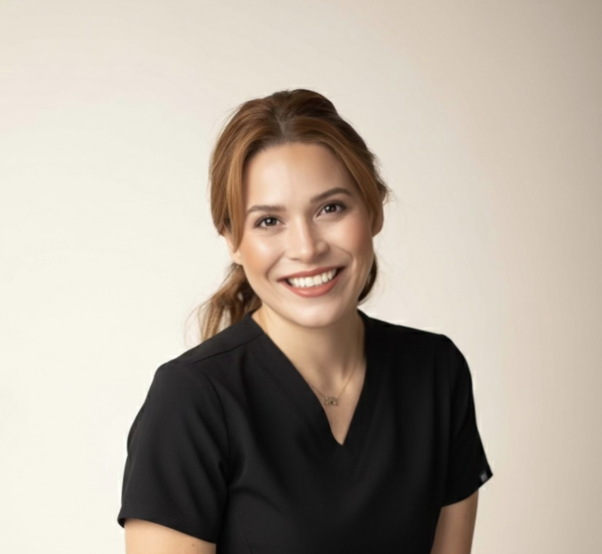 doctora especialista en implantes y rehabilitación dental en Allo Dental Tijuana