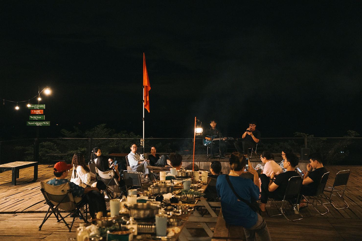 Đêm BBQ & acoustic tại Panorama Glamping – nơi nhóm bạn trẻ tìm “nút reset”, gia đình gắn kết và cặp đôi tận hưởng bình yên trong một kỳ glamping gần Sài Gòn đầy tiện nghi và ấm áp.