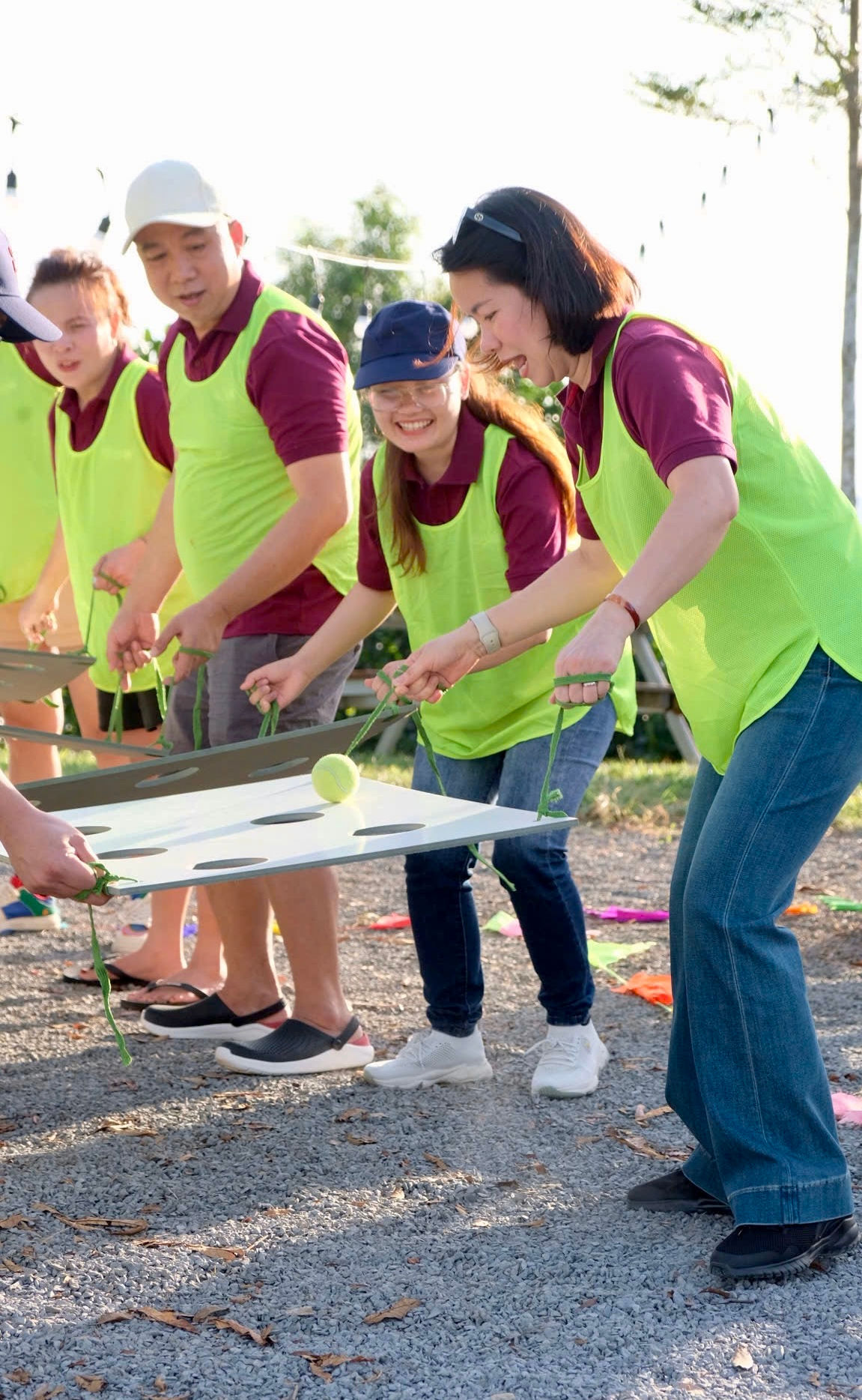 Teambuilding cho công ty tại Panorama Glamping – các trò chơi vận động nhẹ giúp đồng đội phối hợp, cười thoải mái và kết nối trong không gian giữa thiên nhiên.