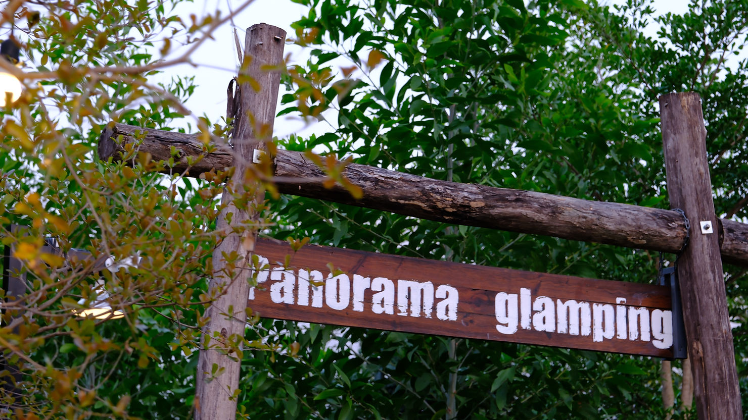 Panorama Glamping giữa thiên nhiên xanh mát – biểu tượng cho hành trình nghỉ dưỡng khác biệt, nơi 100% lều đều có máy lạnh và nhà vệ sinh riêng, mang lại sự thoải mái tuyệt đối cho mọi gia đình.