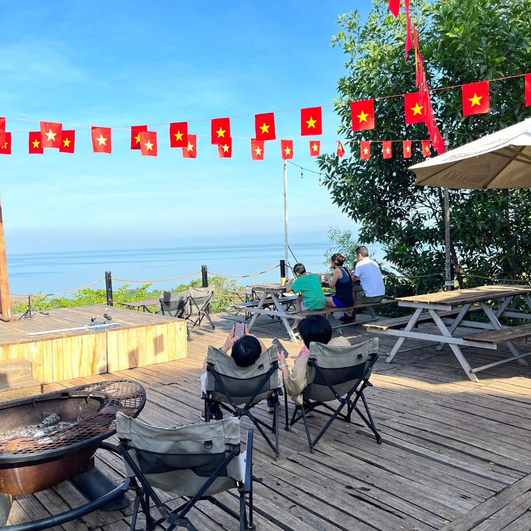 Buổi sáng trong lành bên hồ Trị An tại Panorama Glamping