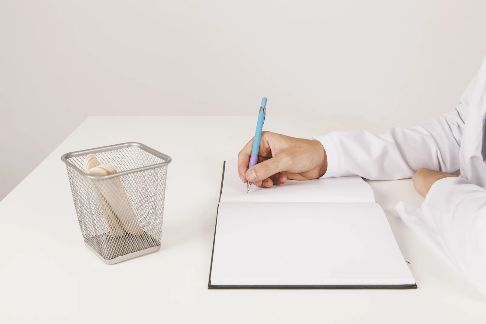 Can a Psychiatric Nurse Practitioner Prescribe Medication in Illinois?