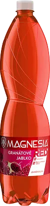 Červená plastová láhev perlivé vody Magnesia RED s příchutí granátového jablka a jablka.