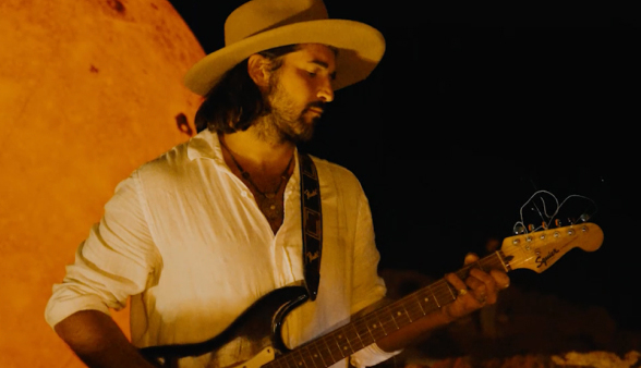 contact section image visual
