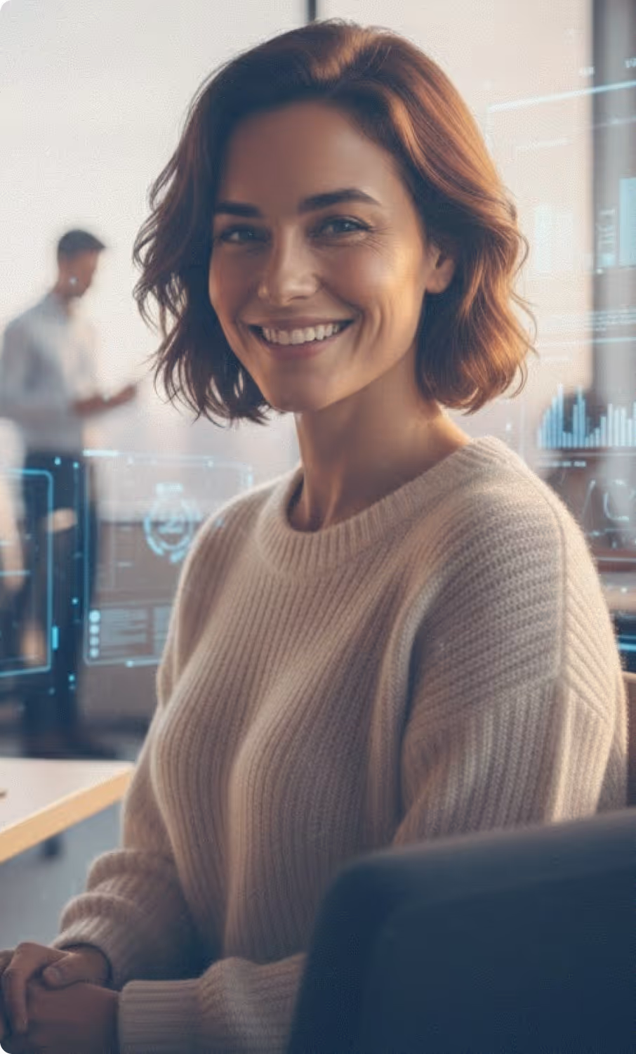 Porträt einer lächelnden Frau im modernen Büro, freundlicher Ansprechpartner für KI-Beratung