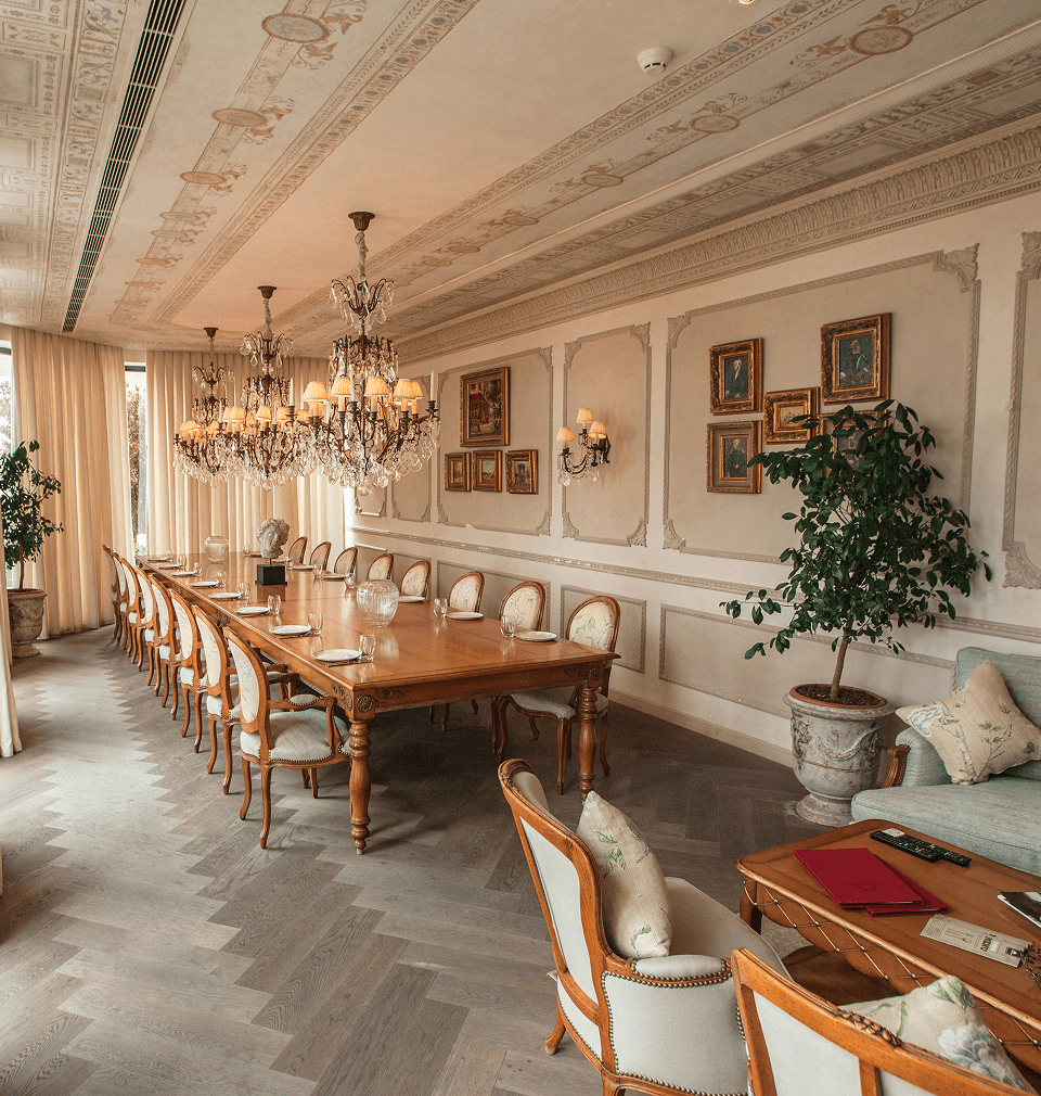 DINING & LOUNGE