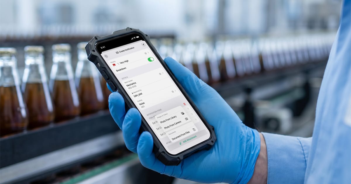 An Operator looking at Arkyn FastNotifications on a phone at a beverage factory