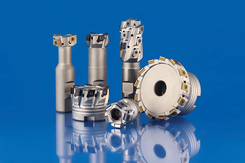 Jongen vaihtopalajyrsimiä