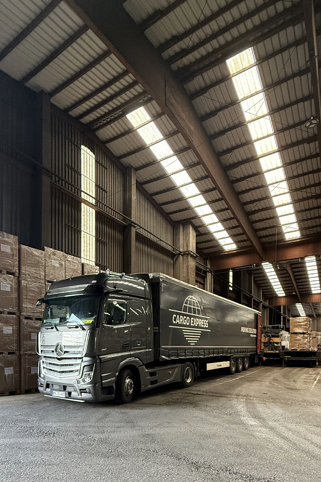 Cargo Express Fahrer im Berufsalltag