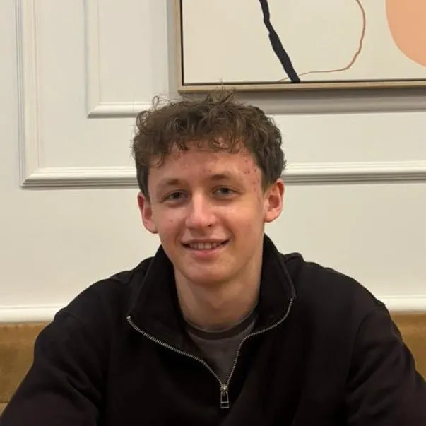 Hannes, Webdesigner und Informatik-Student aus Karlsruhe – Ihr Experte für performante und rechtssichere Websites.