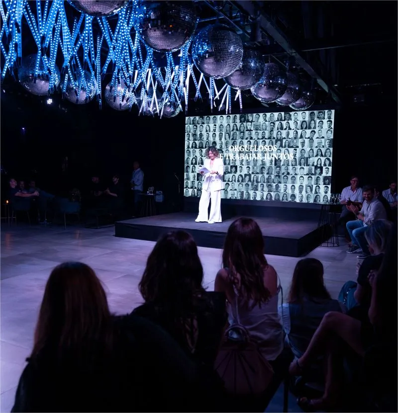 Anna Cohen en el escenario