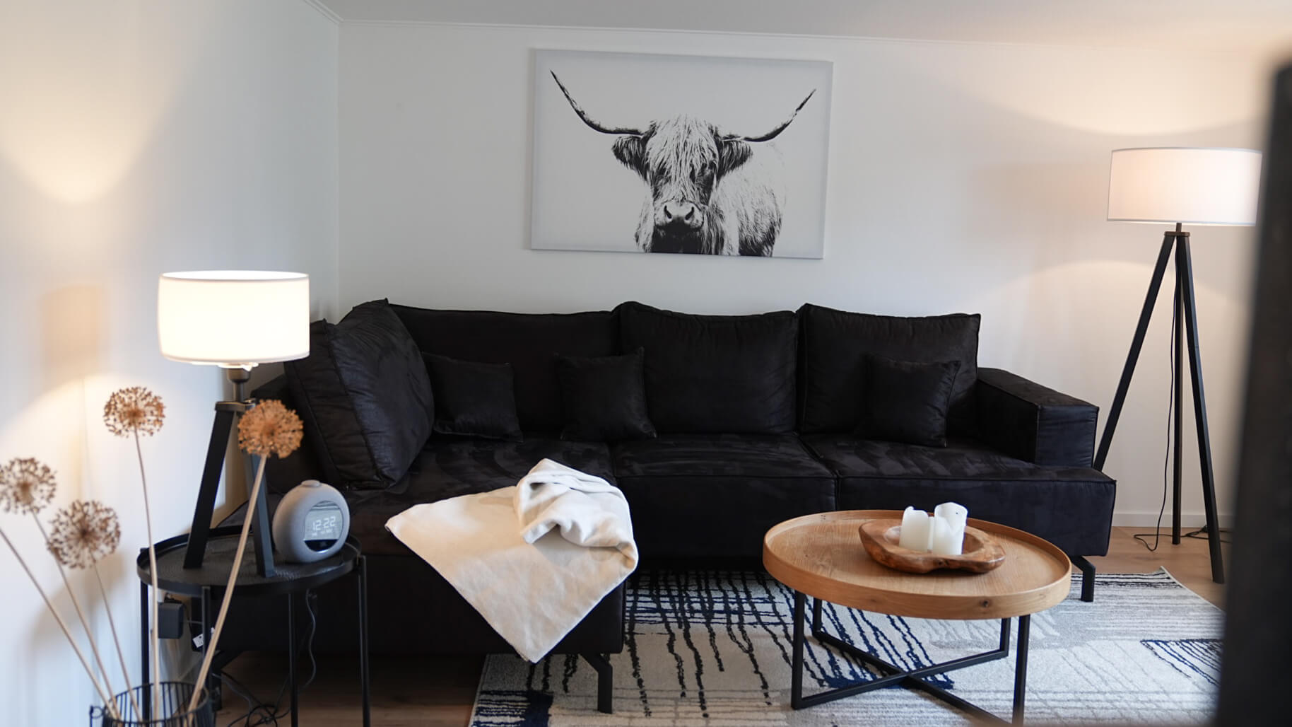 modernes Wohnzimmer mit Sofa 
