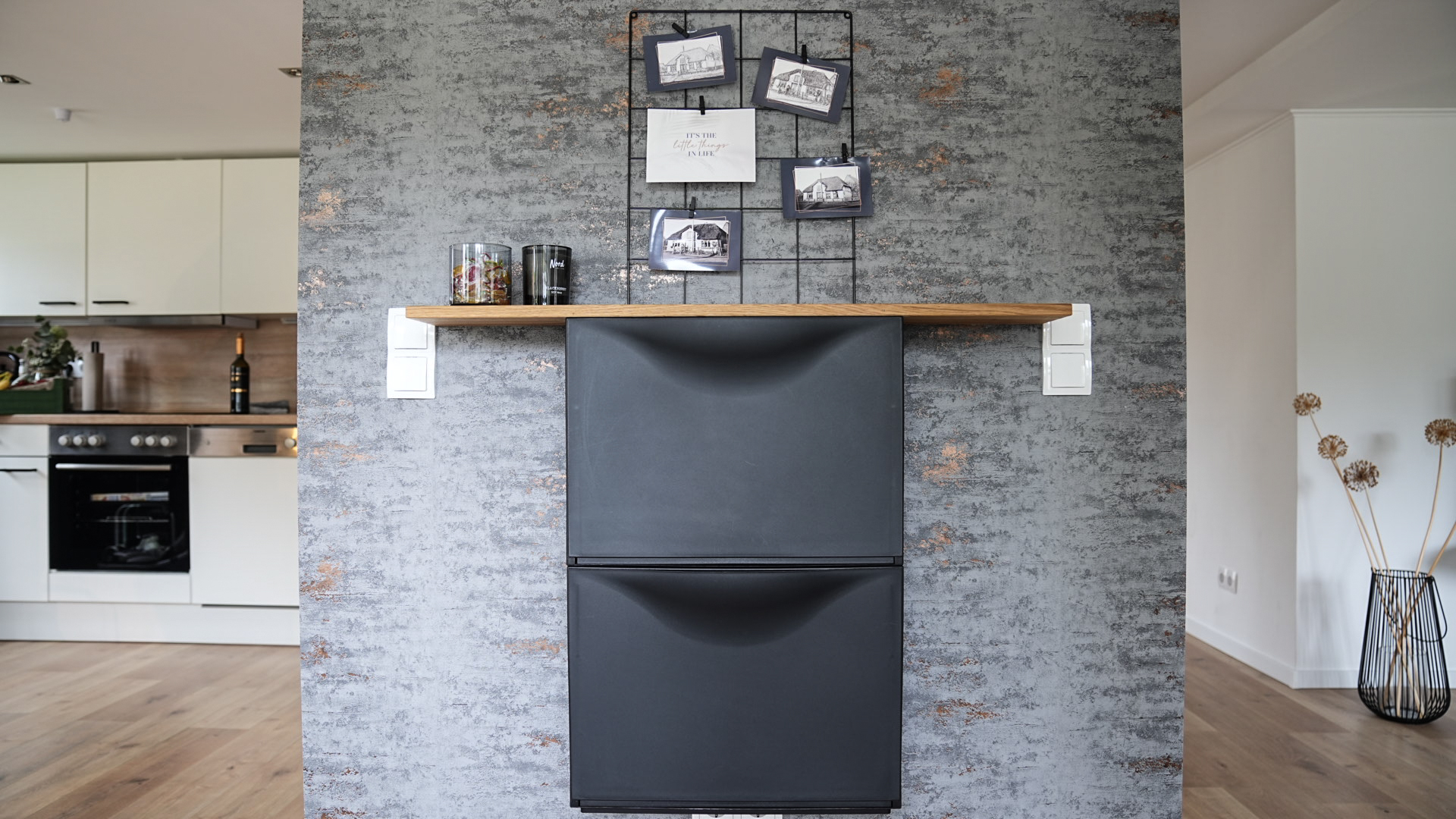 offener Eingang mit Schuhschrank
