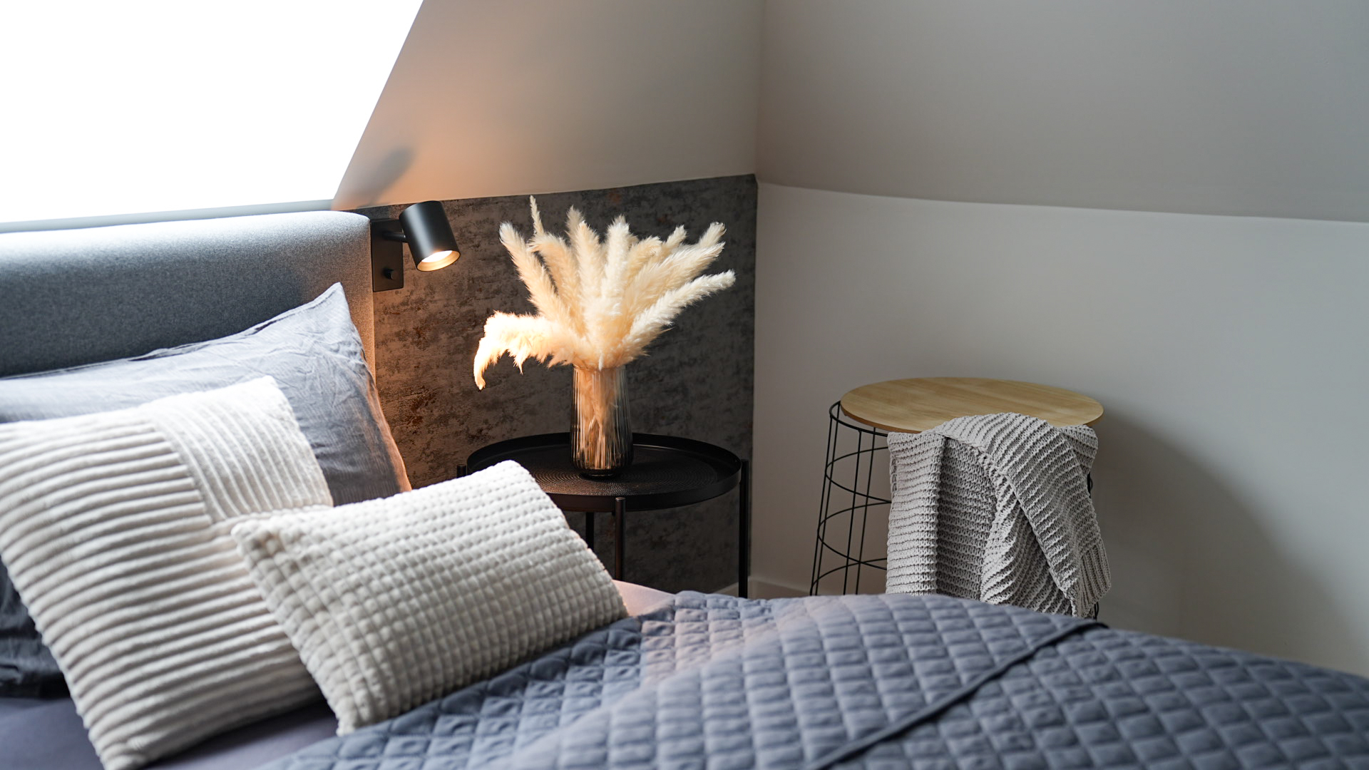 Schlafzimmer mit Queensicebetten