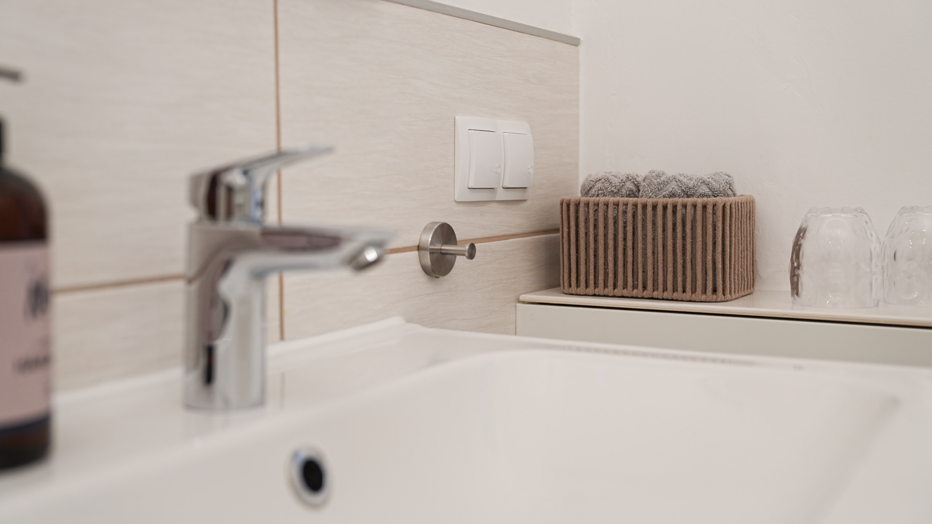 Waschbecken mit Unterschrank 