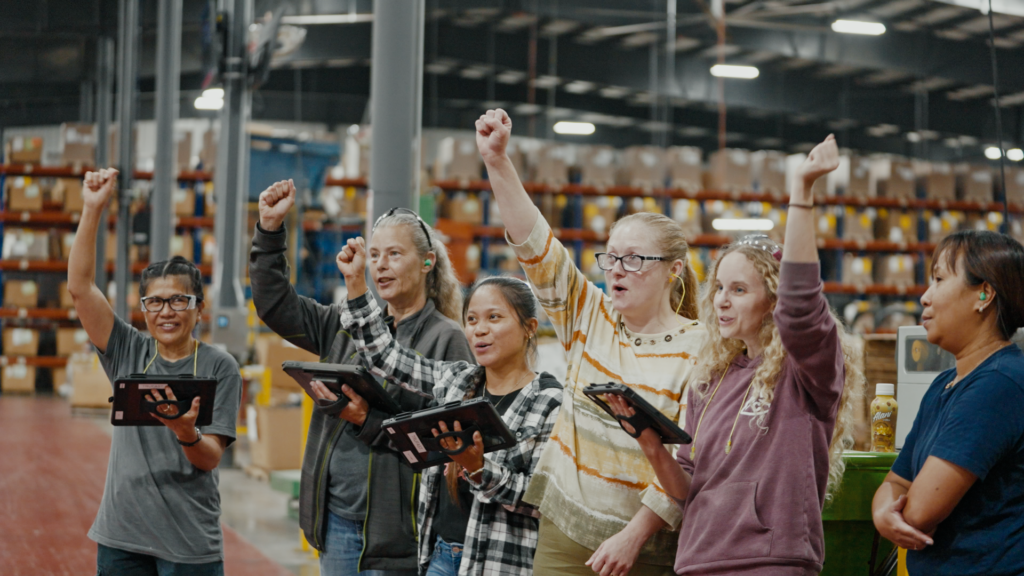 los trabajadores del sector manufacturero aprovechan redzone para mejorar la productividad