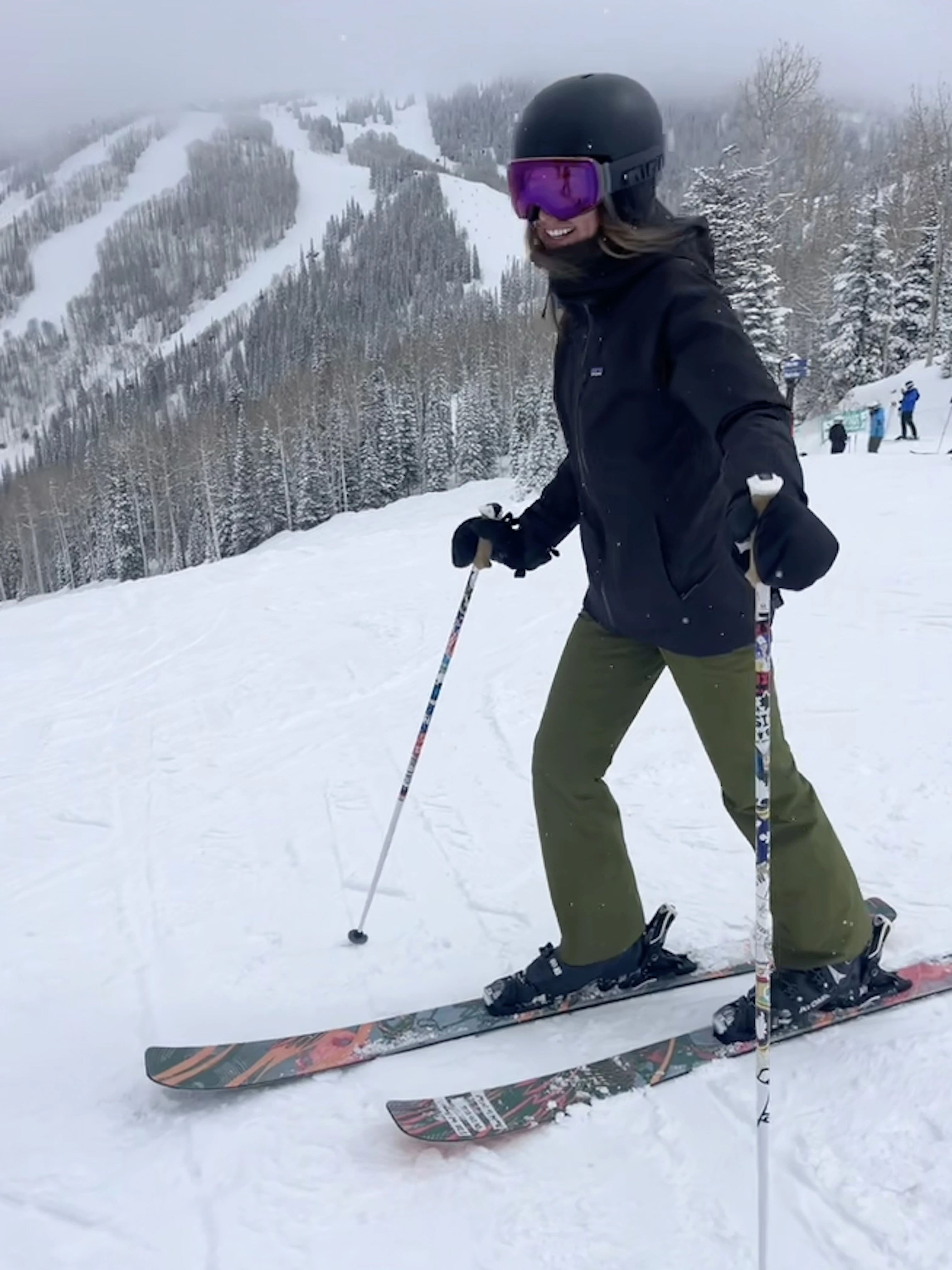 Steffany DeVoursney skiing