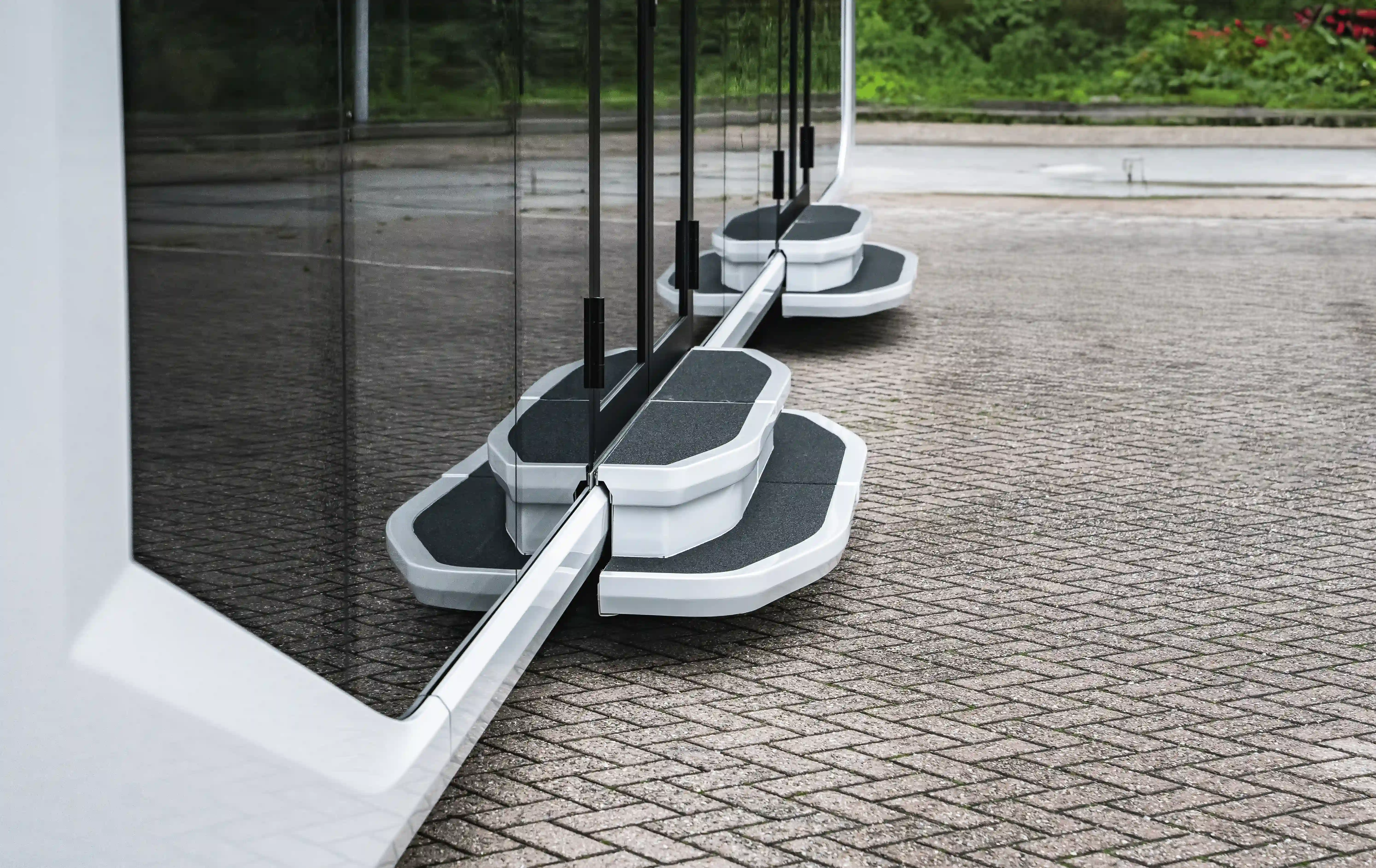 a door step of an expandable touchdown