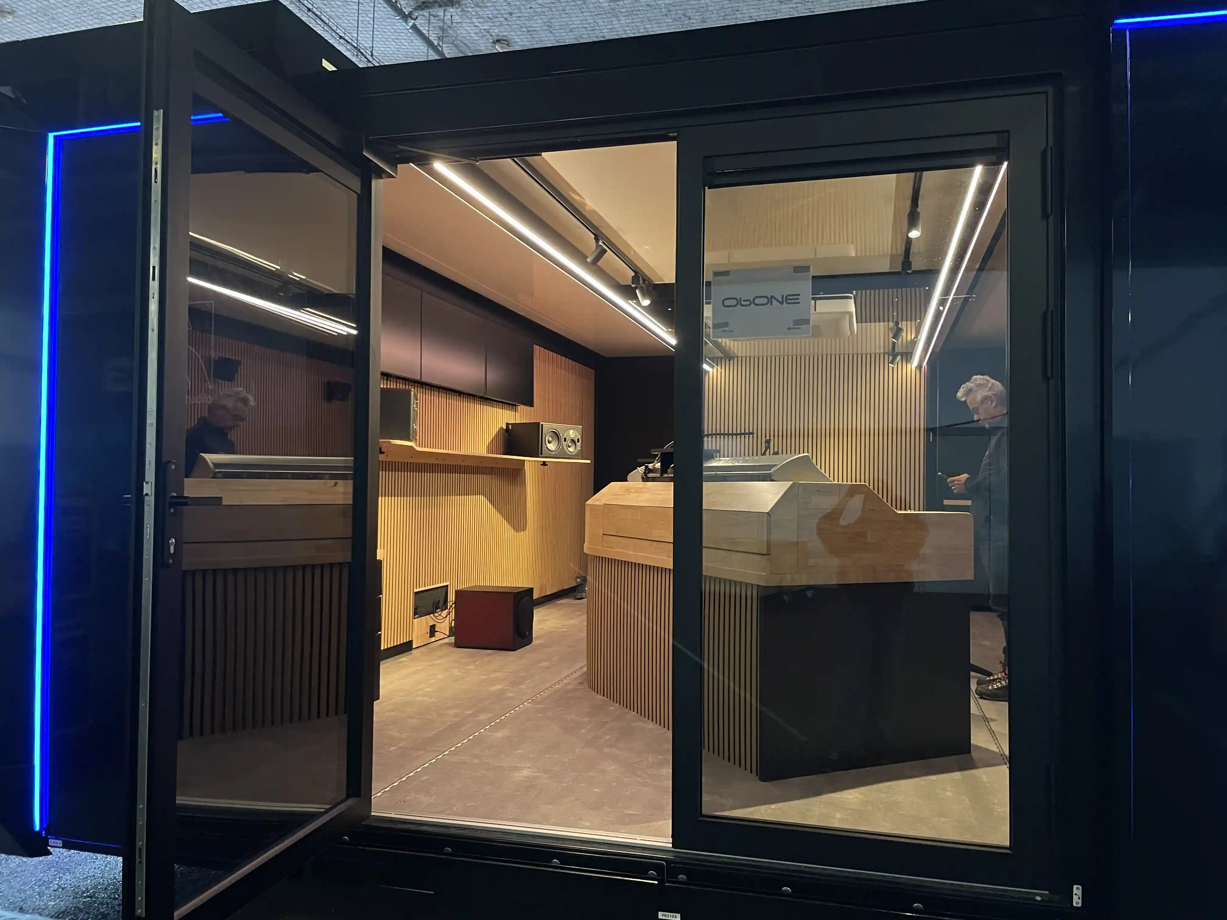 Der Blick von außen auf ein erweiterbares mobiles Podcast-Studio